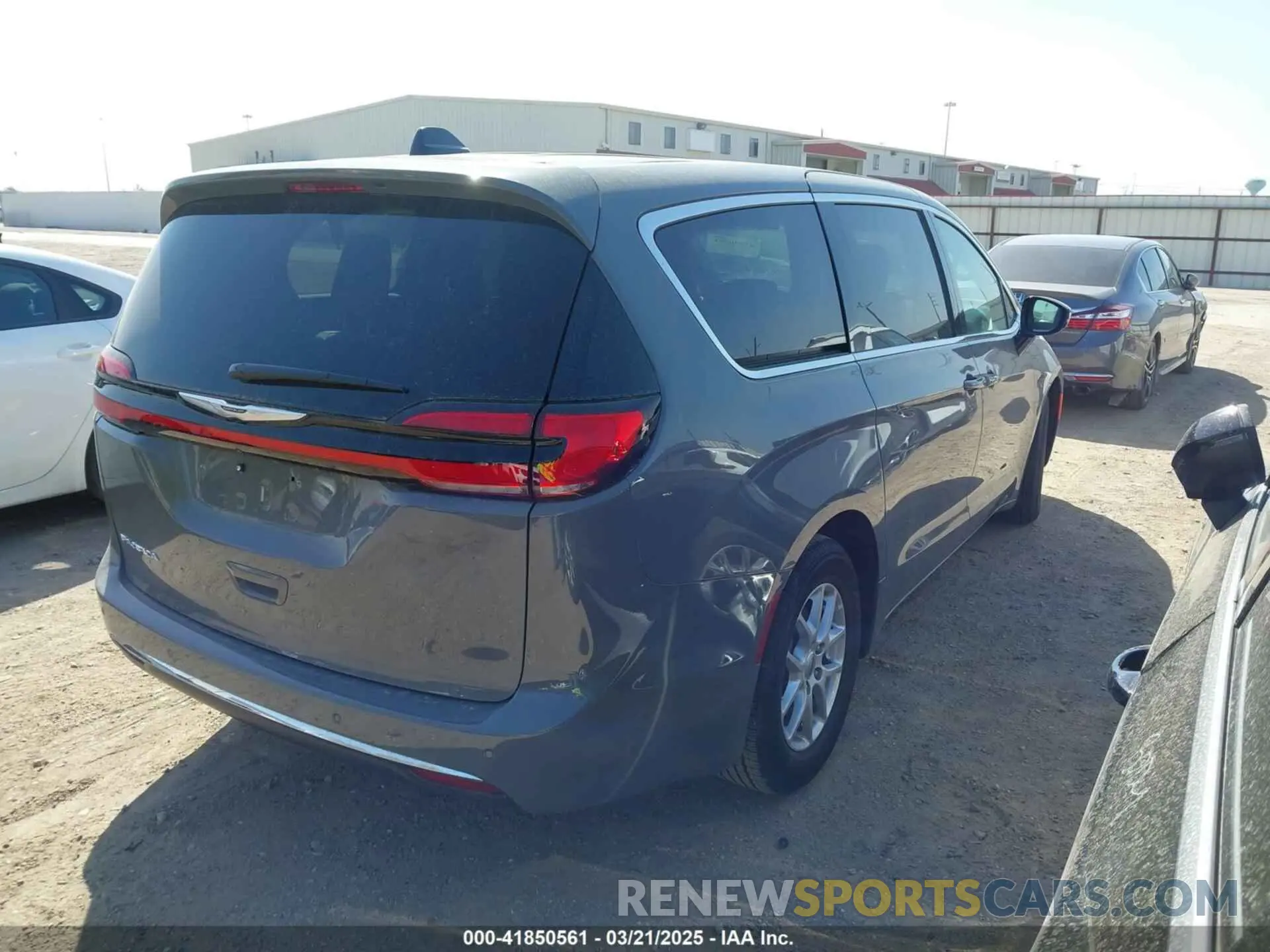 4 fotografías del automóvil dañado 2C4RC1BGXSR520567 CHRYSLER PACIFICA 2025