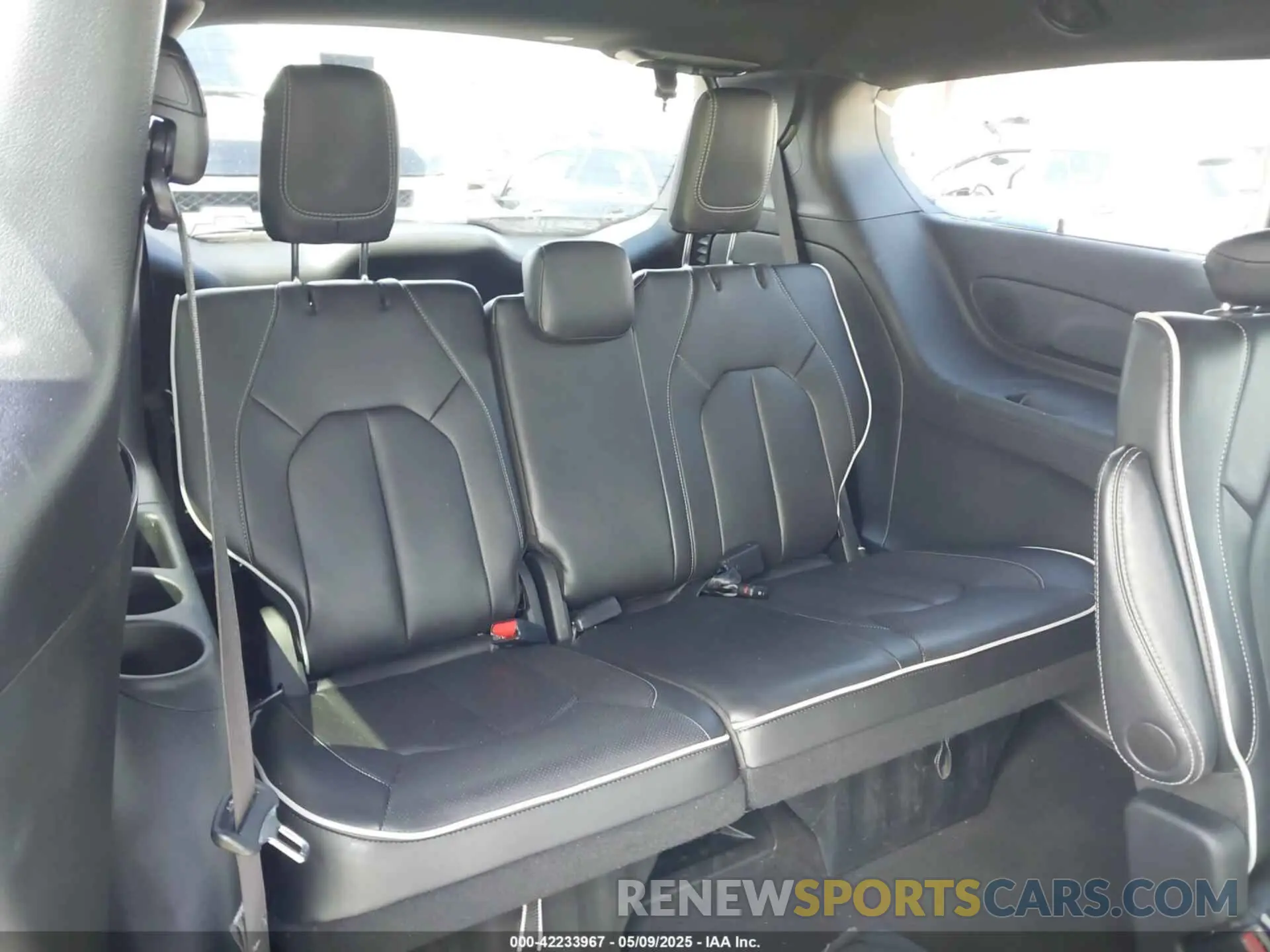 17 fotografías del automóvil dañado 2C4RC1GG3SR520158 CHRYSLER PACIFICA 2025