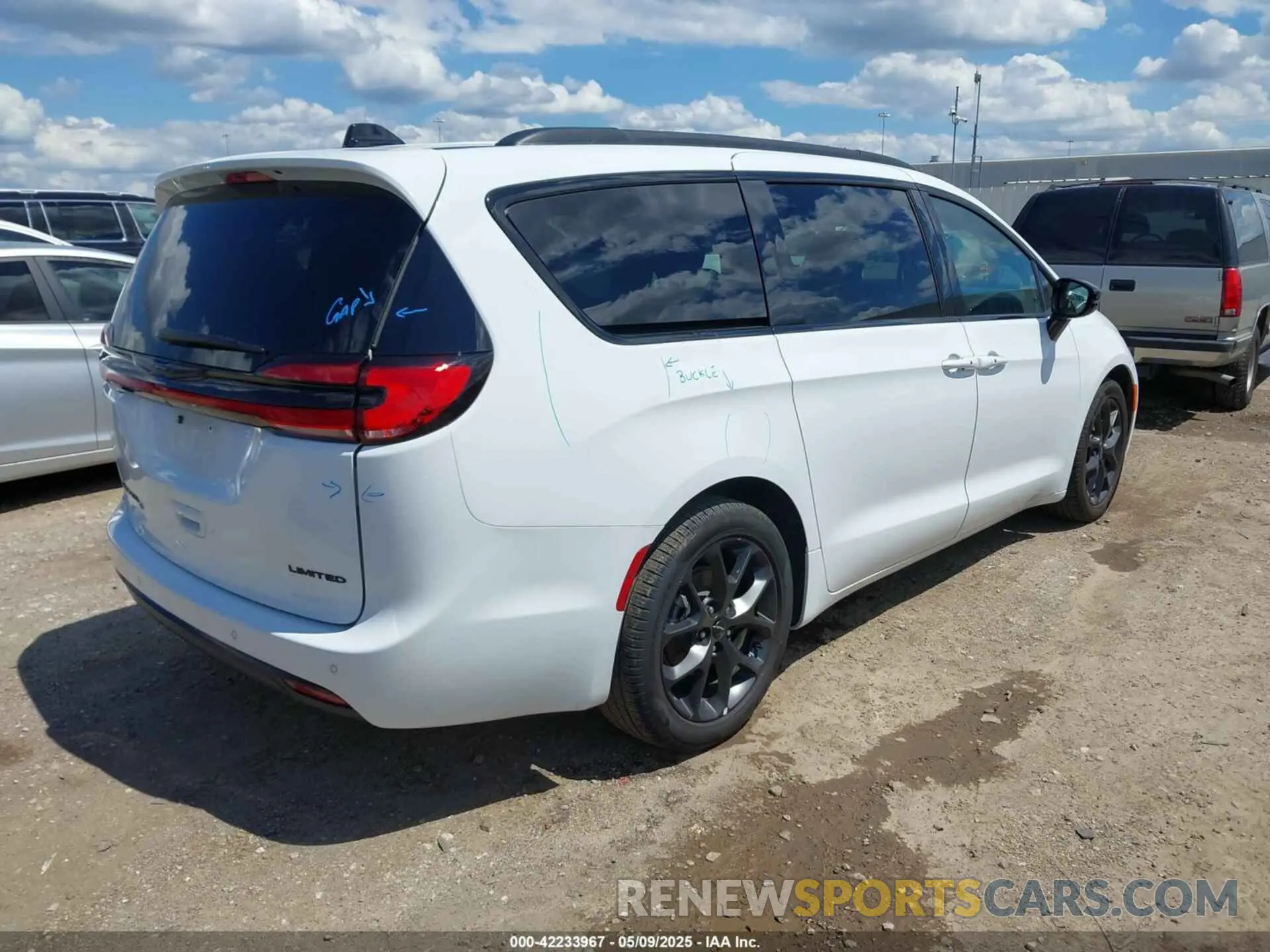 4 fotografías del automóvil dañado 2C4RC1GG3SR520158 CHRYSLER PACIFICA 2025