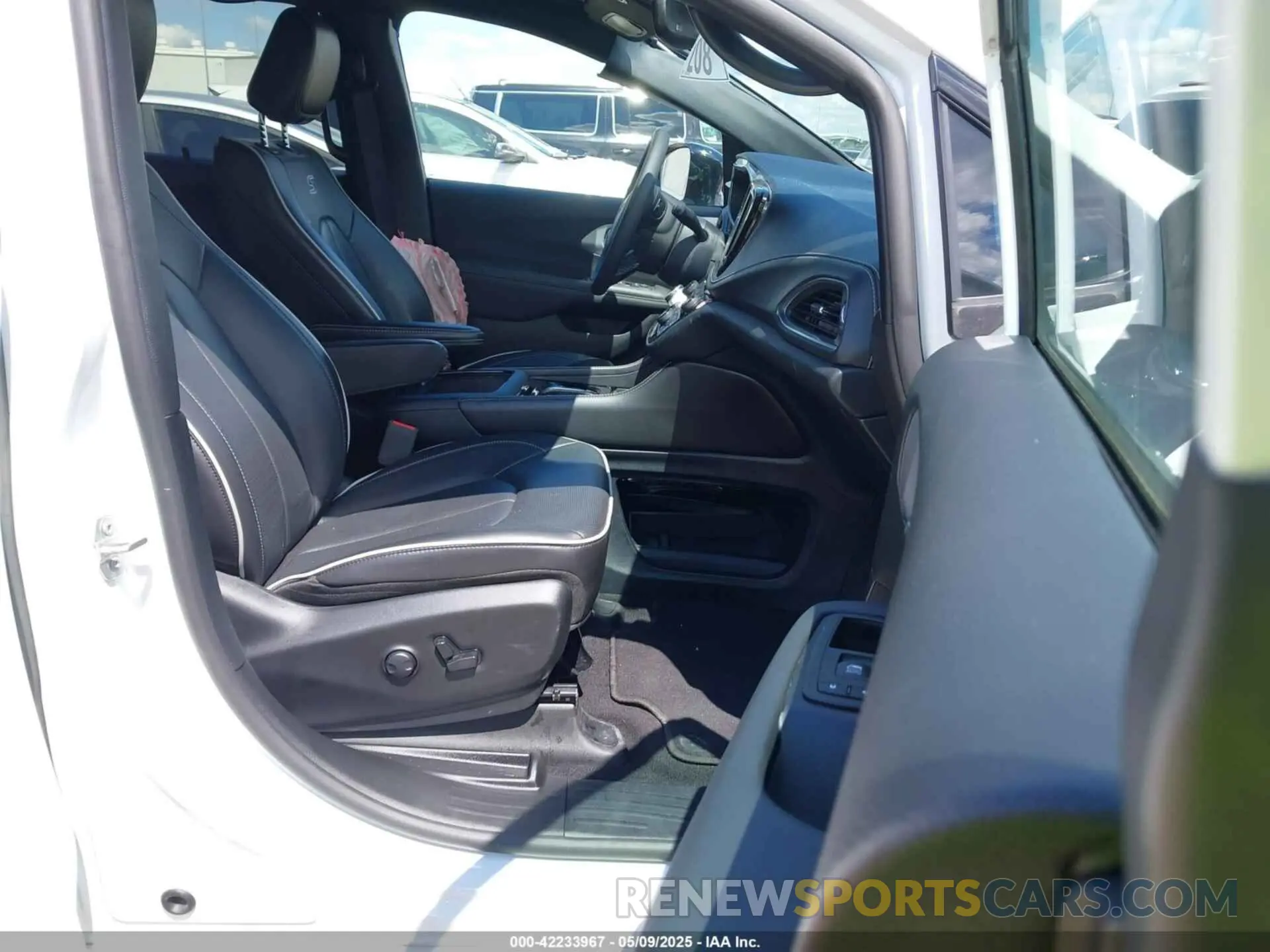 5 fotografías del automóvil dañado 2C4RC1GG3SR520158 CHRYSLER PACIFICA 2025