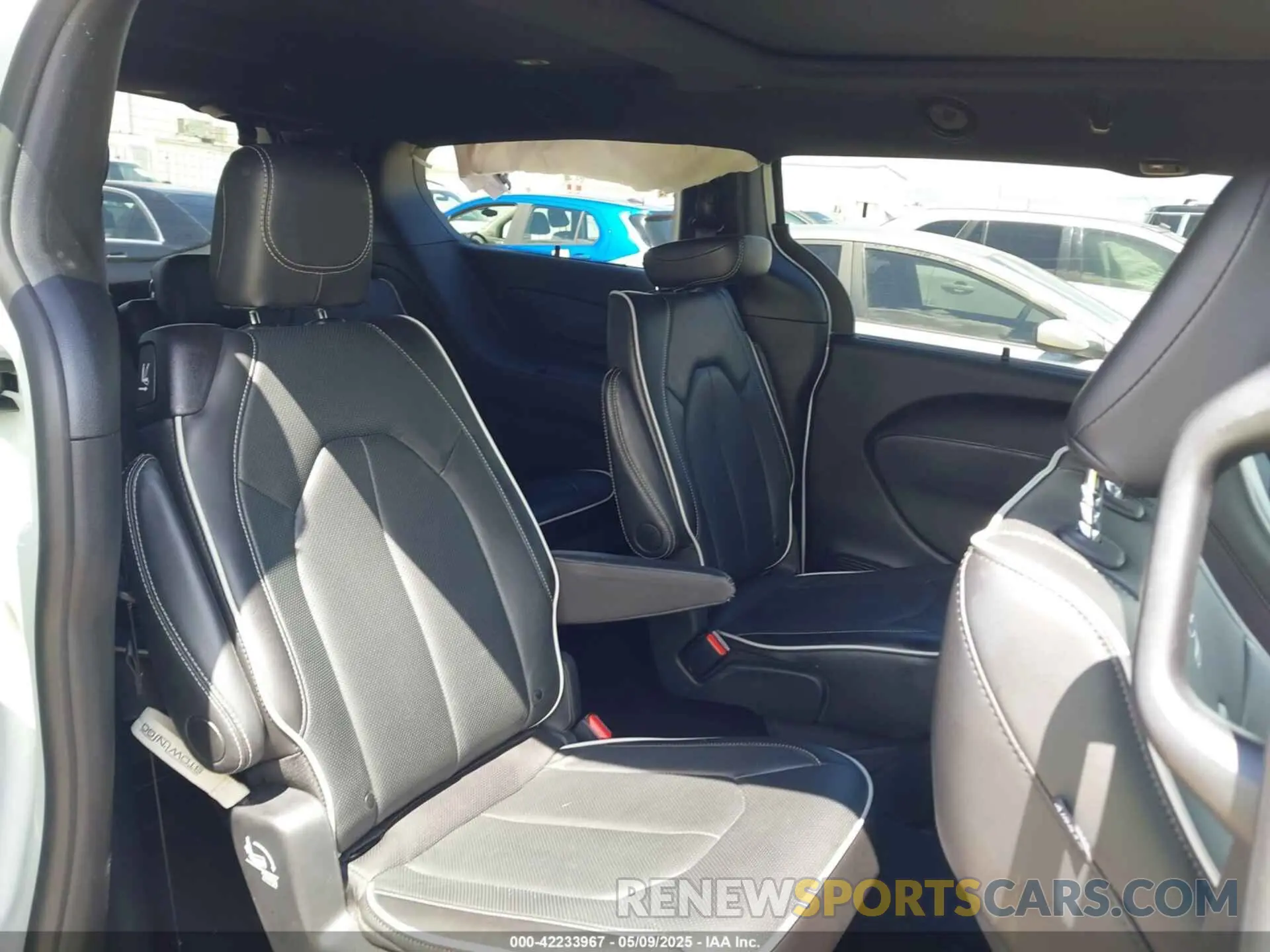8 fotografías del automóvil dañado 2C4RC1GG3SR520158 CHRYSLER PACIFICA 2025