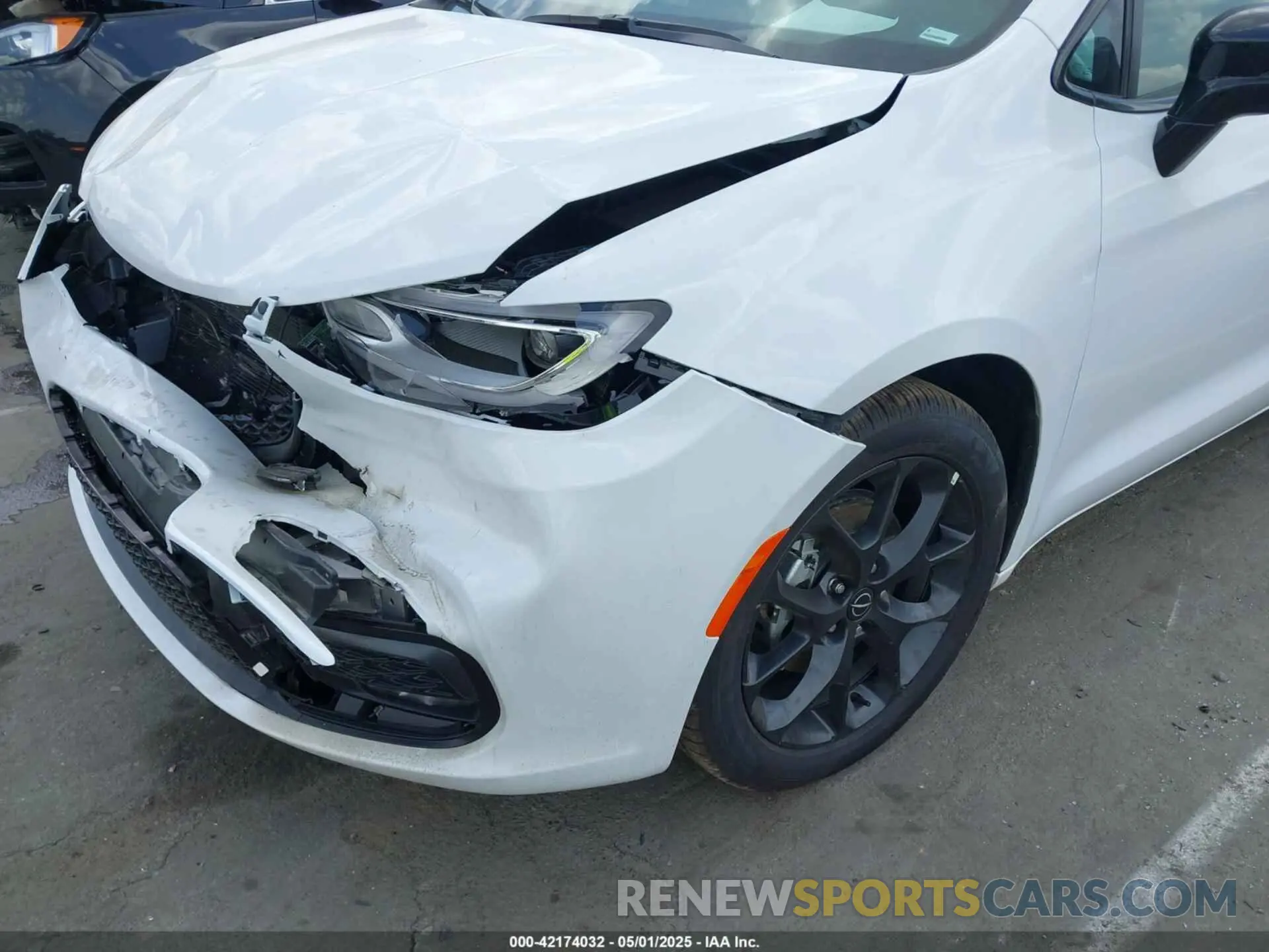 17 fotografías del automóvil dañado 2C4RC1GG7SR569489 CHRYSLER PACIFICA 2025