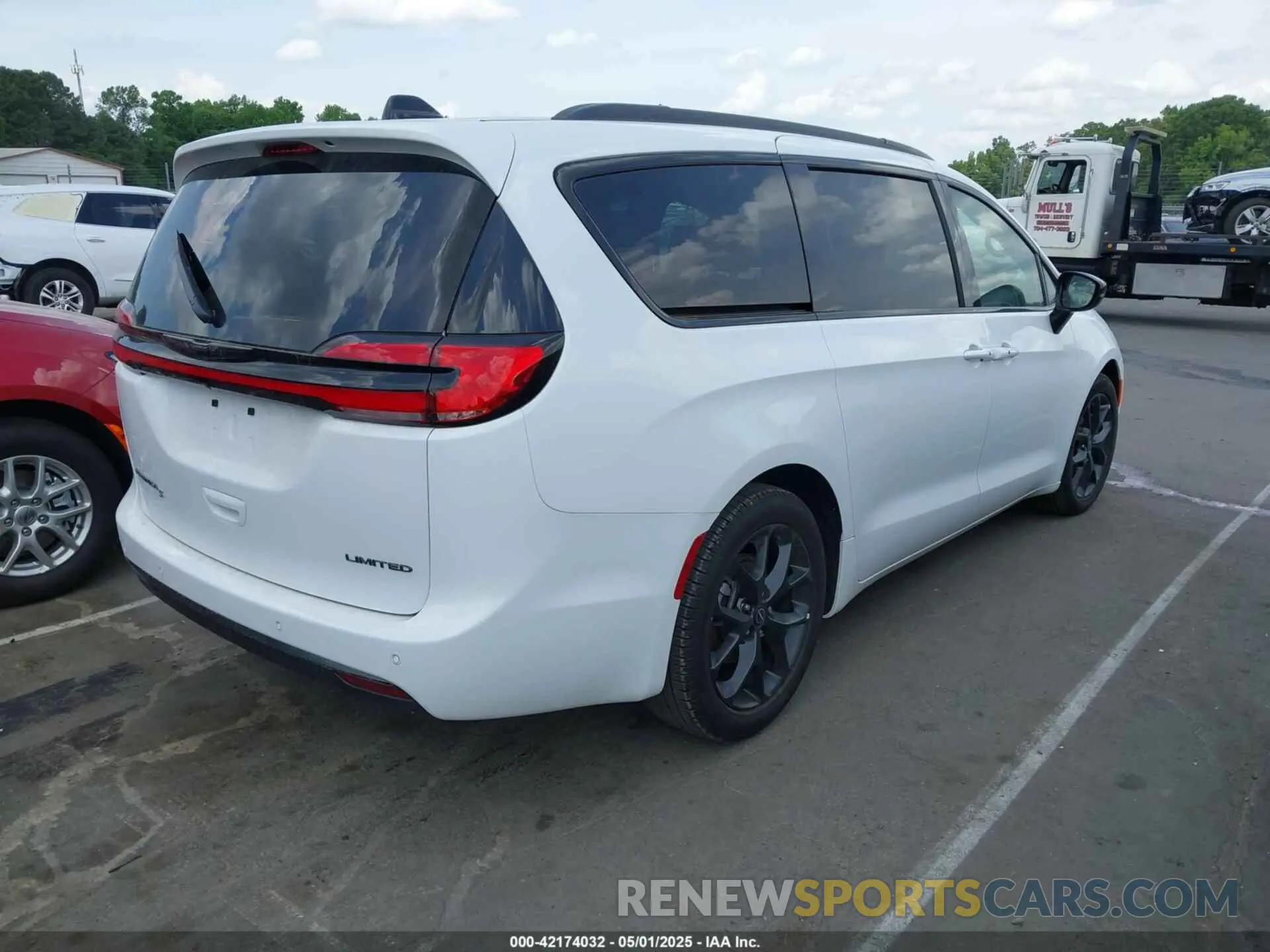 4 fotografías del automóvil dañado 2C4RC1GG7SR569489 CHRYSLER PACIFICA 2025