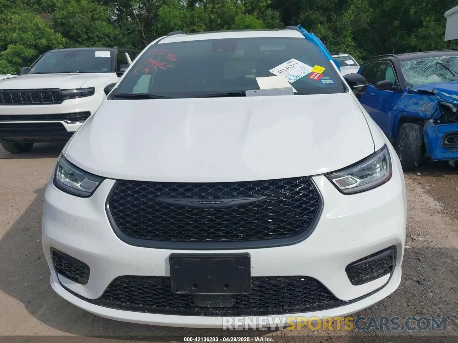 12 fotografías del automóvil dañado 2C4RC1GG9SR568974 CHRYSLER PACIFICA 2025