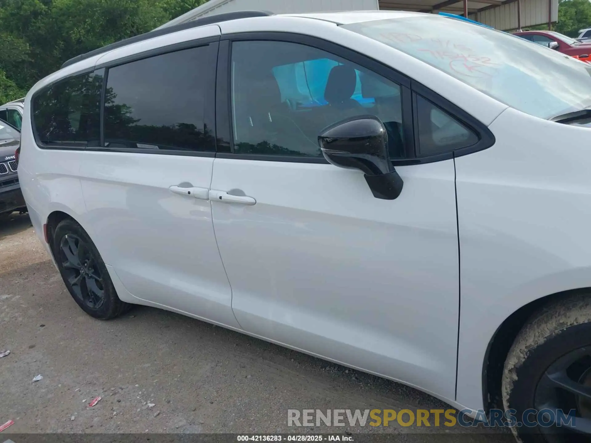 13 fotografías del automóvil dañado 2C4RC1GG9SR568974 CHRYSLER PACIFICA 2025