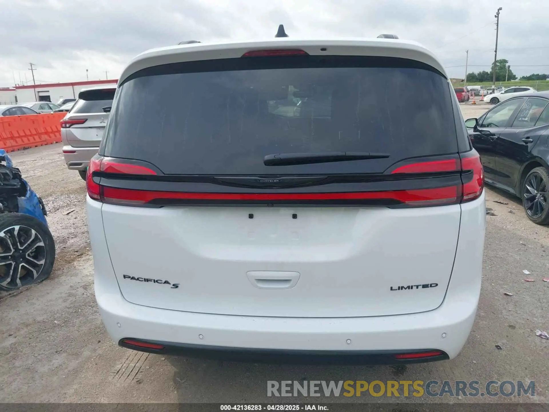 16 fotografías del automóvil dañado 2C4RC1GG9SR568974 CHRYSLER PACIFICA 2025