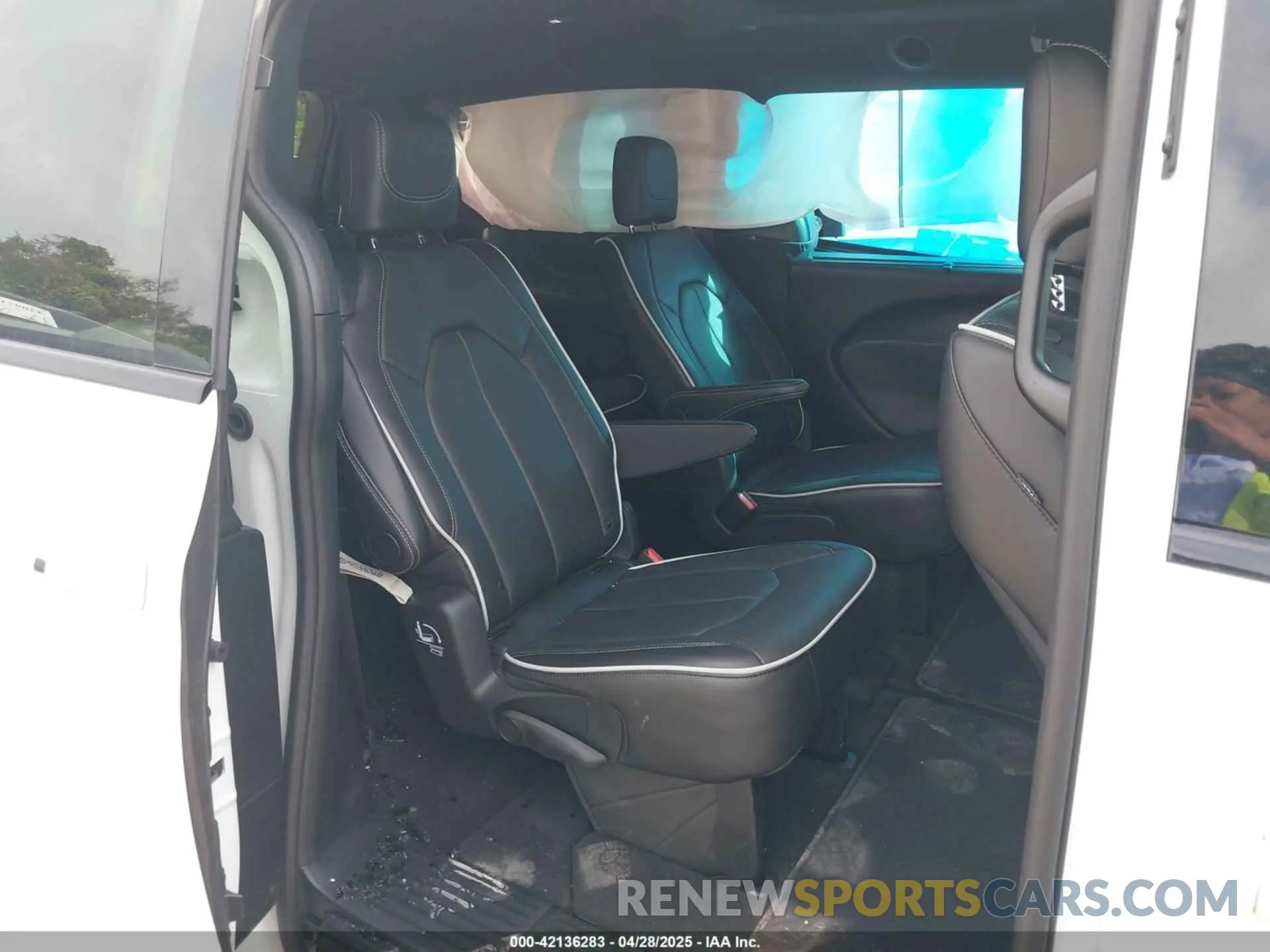 8 fotografías del automóvil dañado 2C4RC1GG9SR568974 CHRYSLER PACIFICA 2025