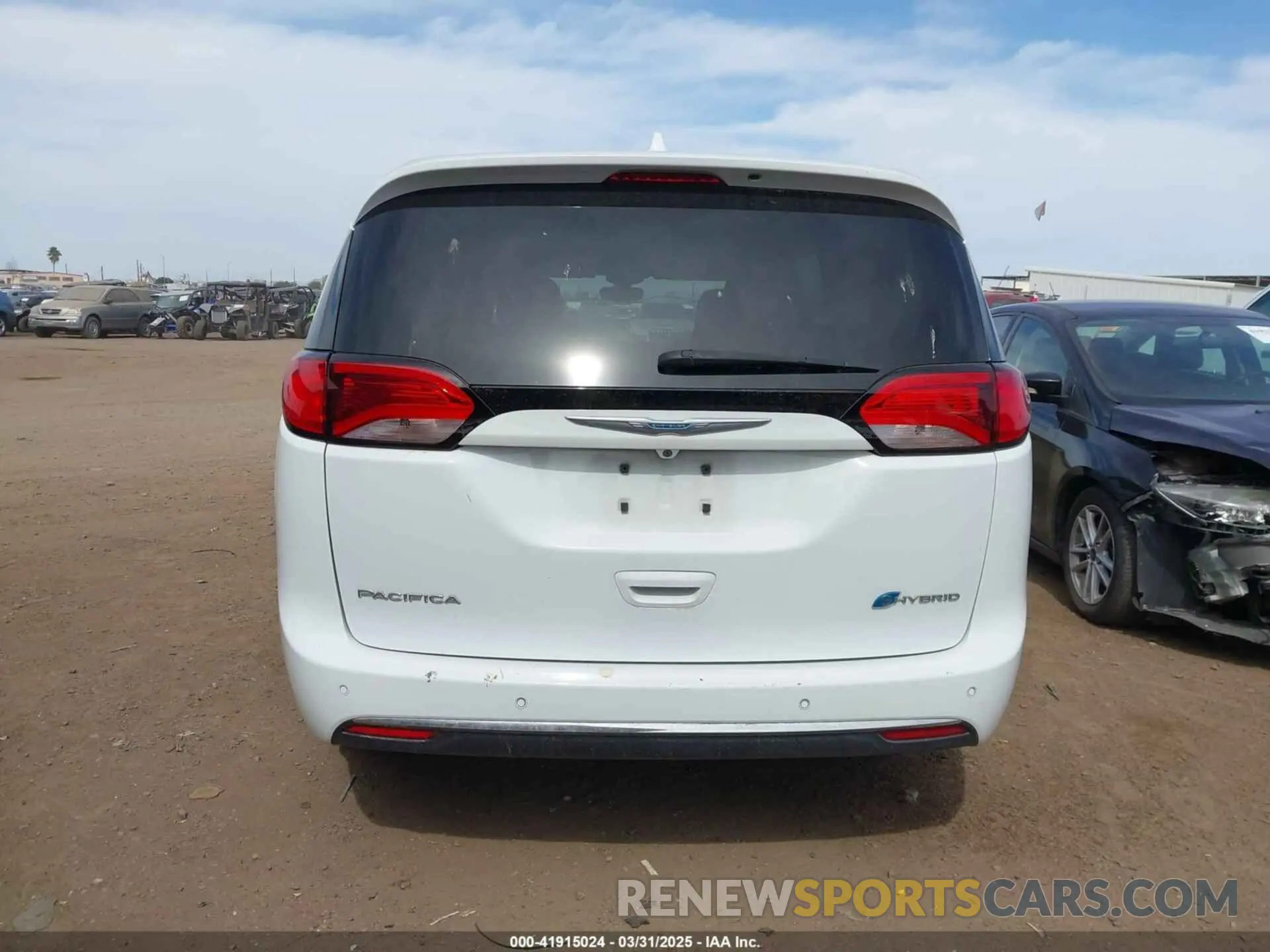 16 fotografías del automóvil dañado 2C4RC1H79KR655708 CHRYSLER PACIFICA HYBRID 2019