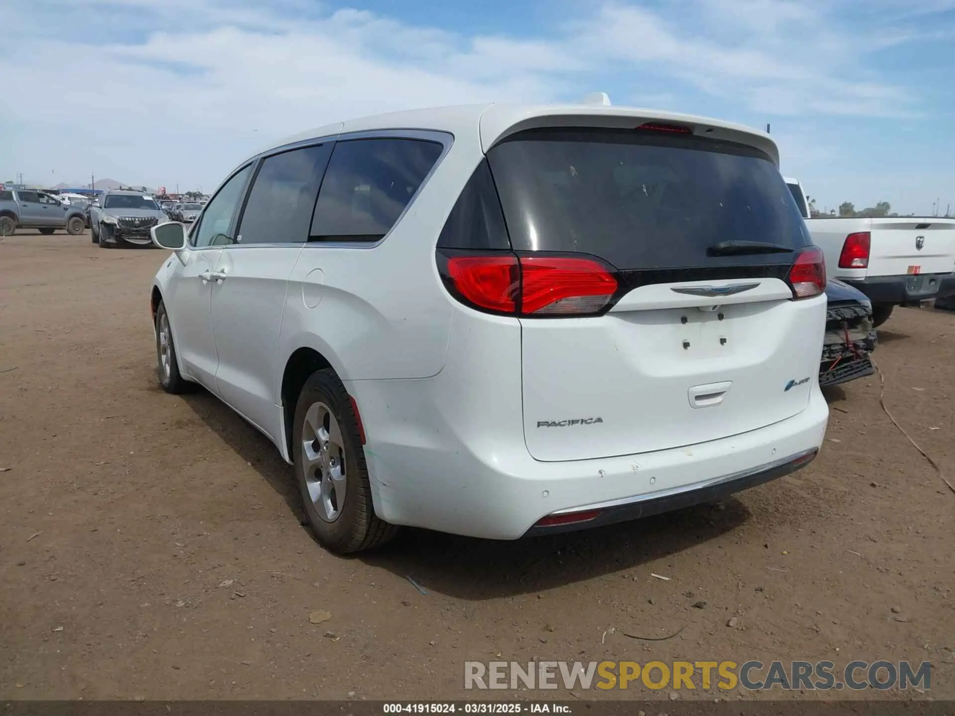 3 fotografías del automóvil dañado 2C4RC1H79KR655708 CHRYSLER PACIFICA HYBRID 2019