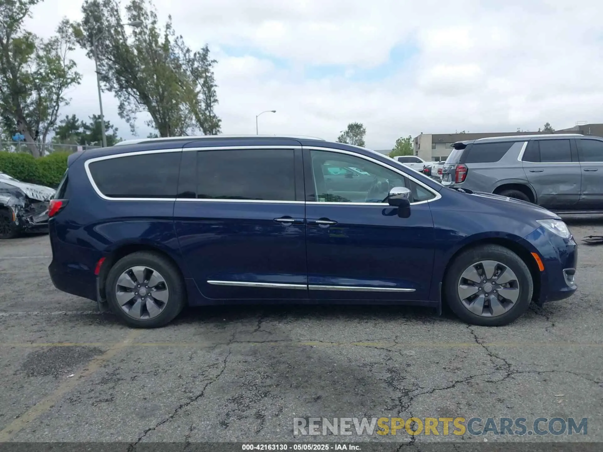 13 fotografías del automóvil dañado 2C4RC1N73KR668765 CHRYSLER PACIFICA HYBRID 2019