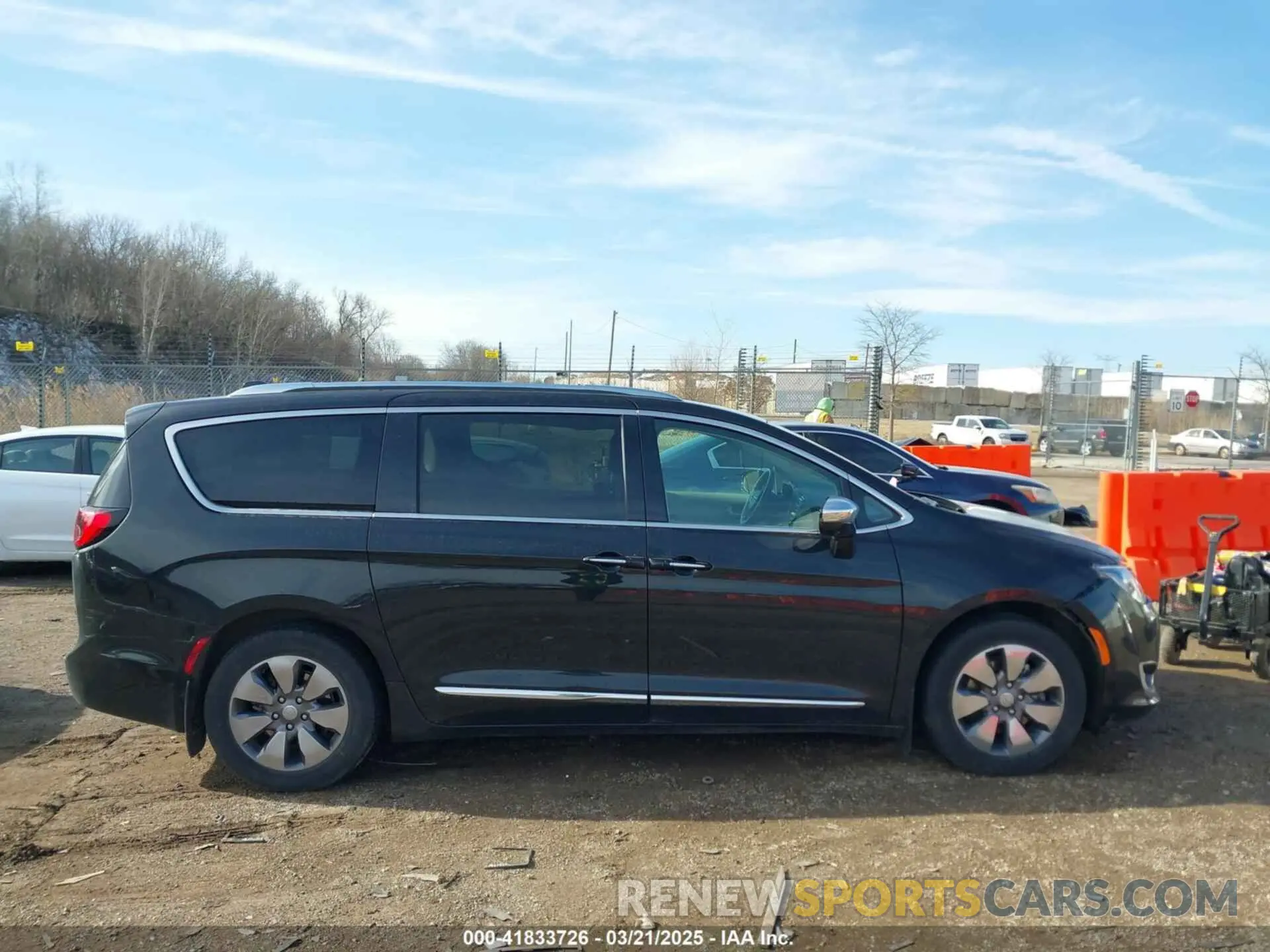13 fotografías del automóvil dañado 2C4RC1N75KR500240 CHRYSLER PACIFICA HYBRID 2019