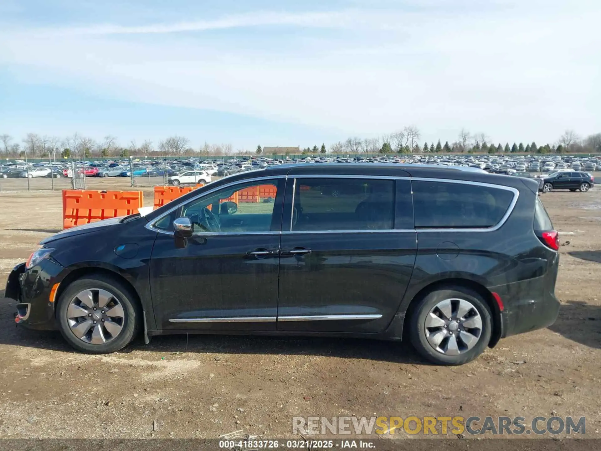 14 fotografías del automóvil dañado 2C4RC1N75KR500240 CHRYSLER PACIFICA HYBRID 2019