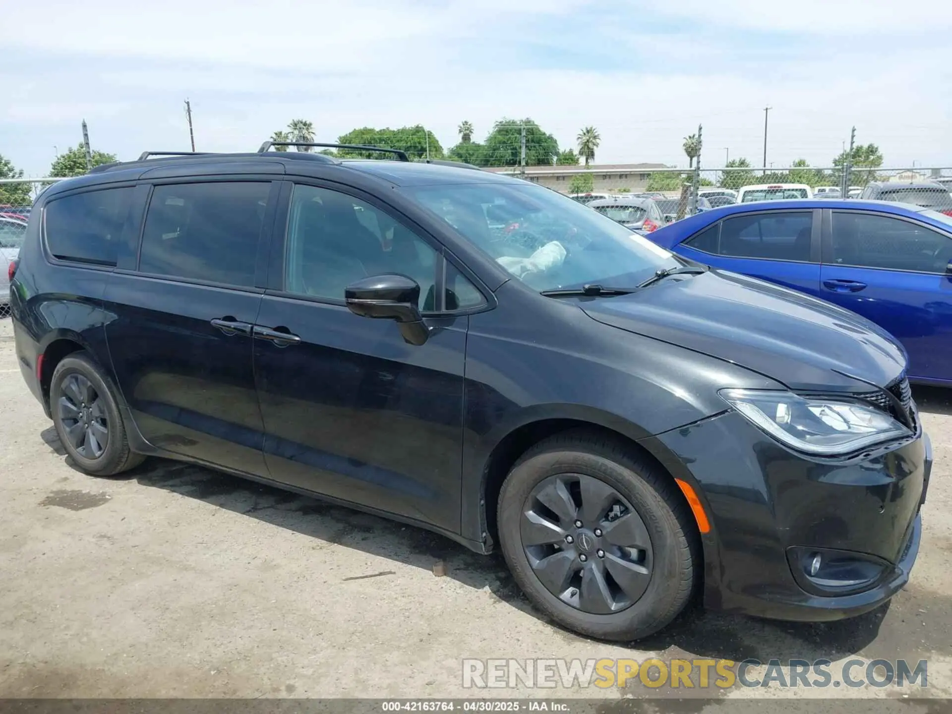 14 fotografías del automóvil dañado 2C4RC1N70LR199426 CHRYSLER PACIFICA HYBRID 2020