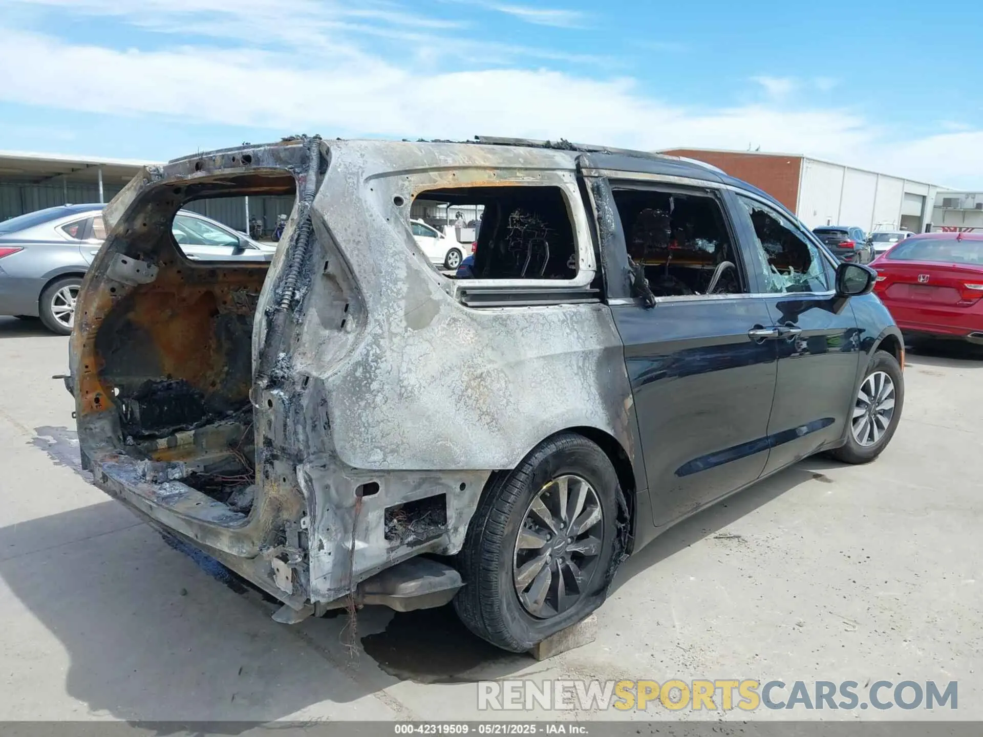4 fotografías del automóvil dañado 2C4RC1L70MR522460 CHRYSLER PACIFICA HYBRID 2021