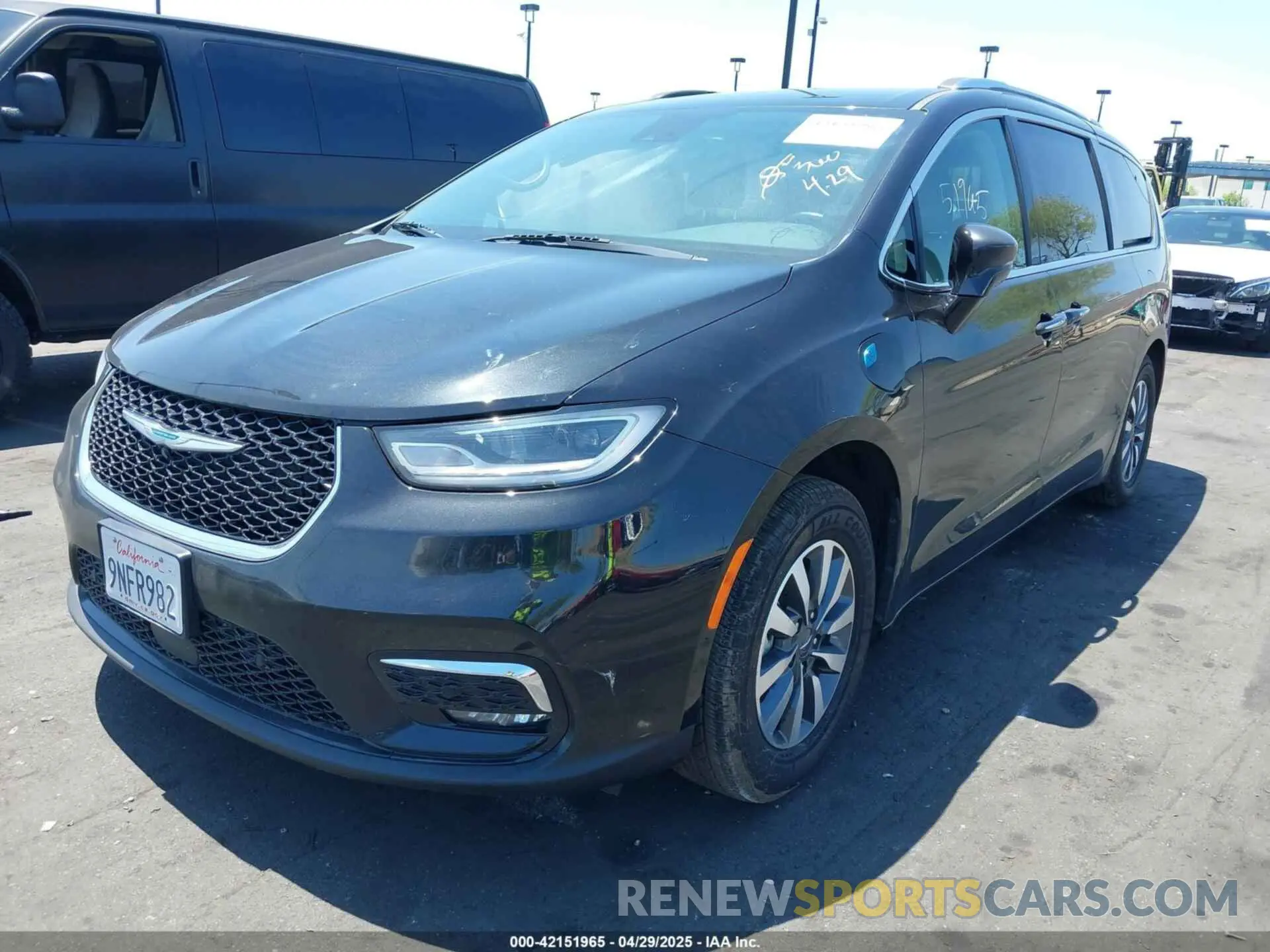 2 fotografías del automóvil dañado 2C4RC1L71MR599631 CHRYSLER PACIFICA HYBRID 2021