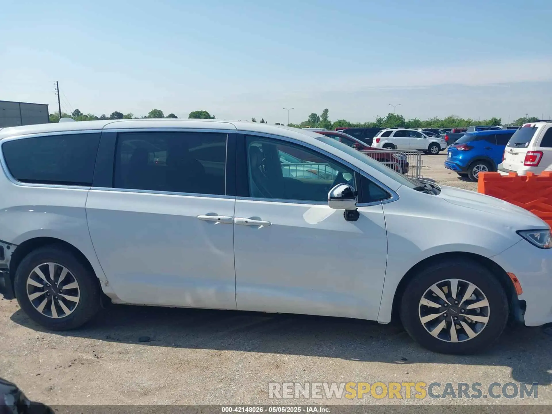 14 fotografías del automóvil dañado 2C4RC1L73NR173849 CHRYSLER PACIFICA HYBRID 2022