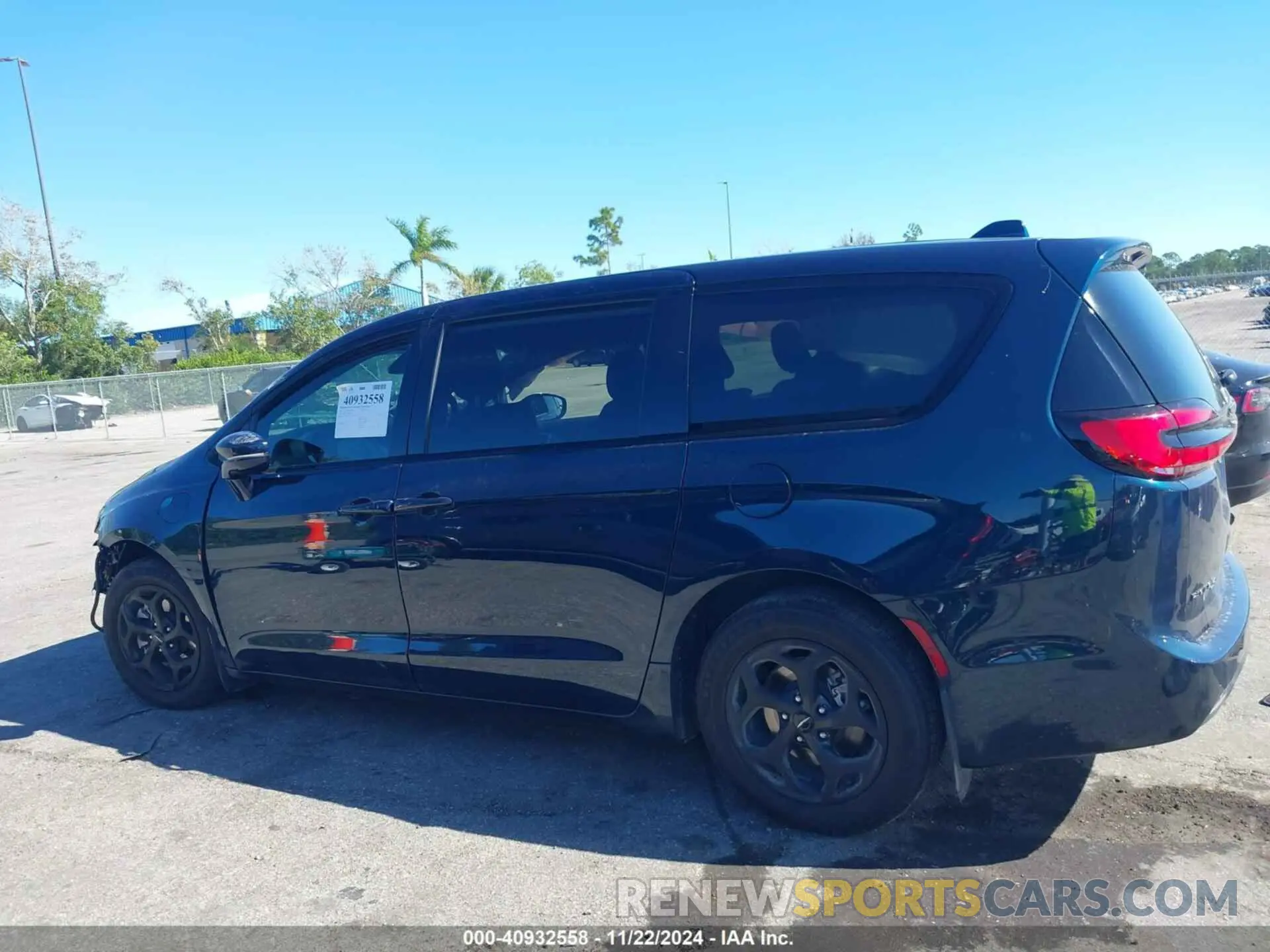 14 fotografías del automóvil dañado 2C4RC1L77NR202425 CHRYSLER PACIFICA HYBRID 2022