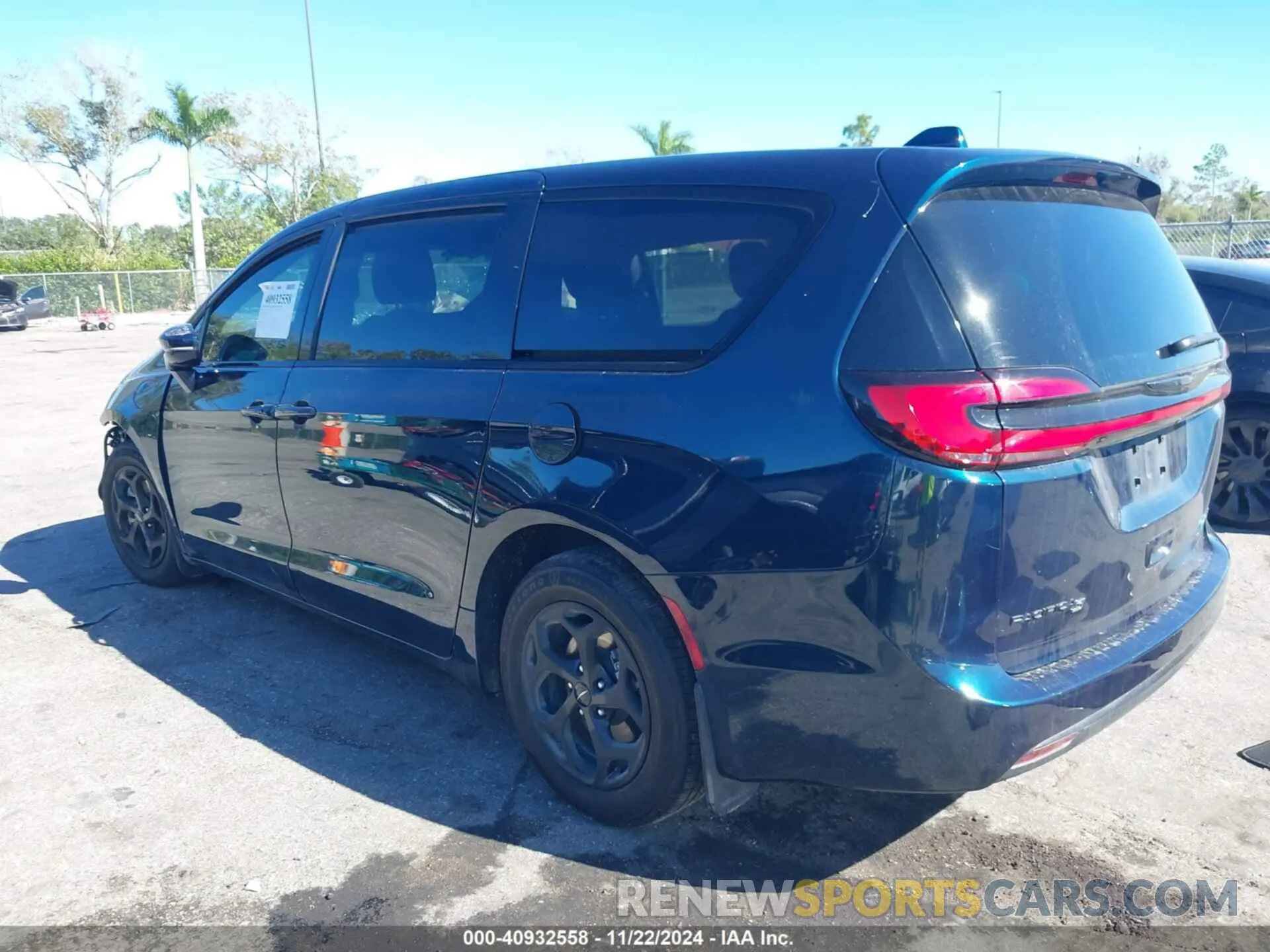 3 fotografías del automóvil dañado 2C4RC1L77NR202425 CHRYSLER PACIFICA HYBRID 2022