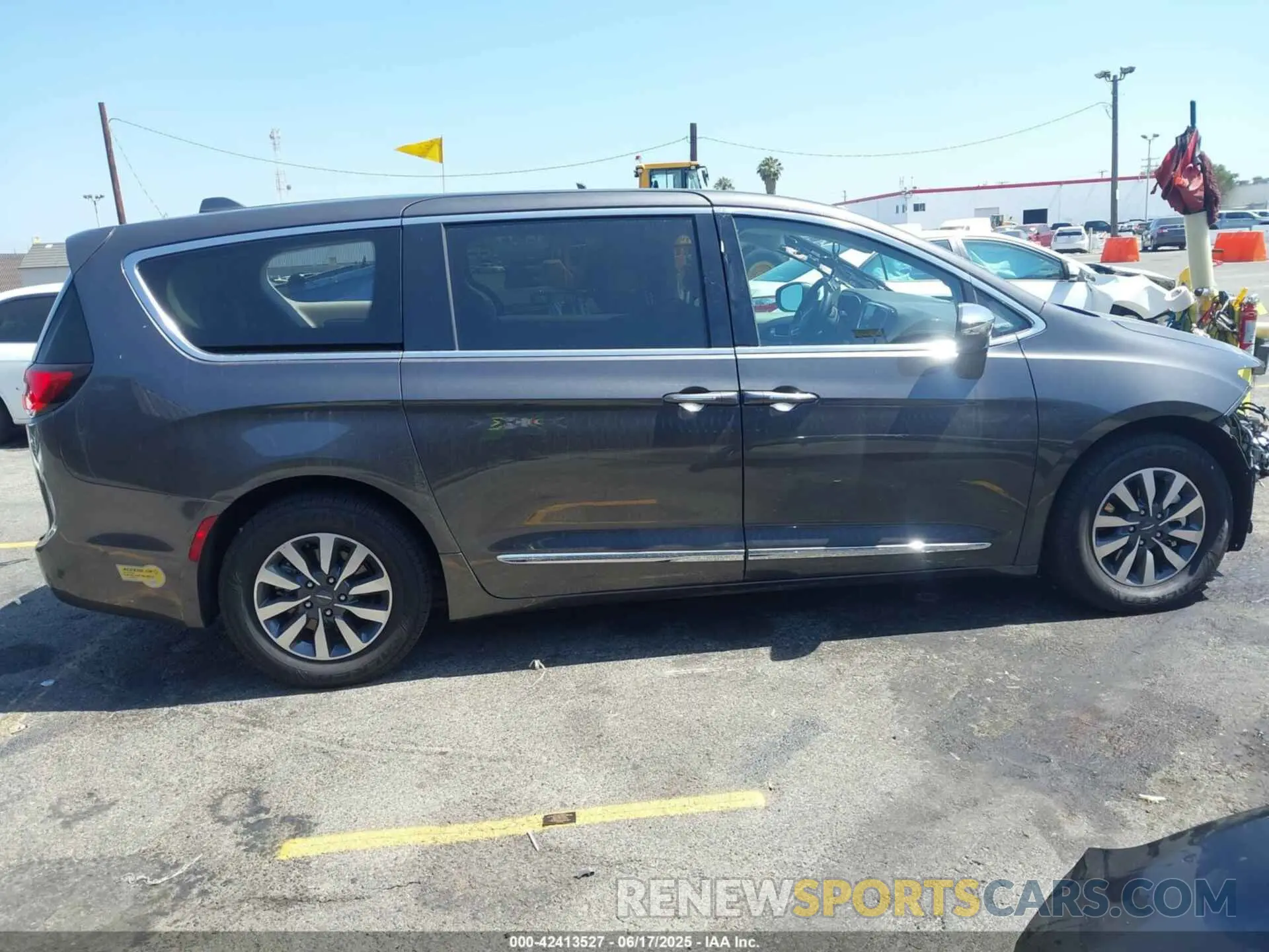 14 fotografías del automóvil dañado 2C4RC1S76NR135530 CHRYSLER PACIFICA HYBRID 2022