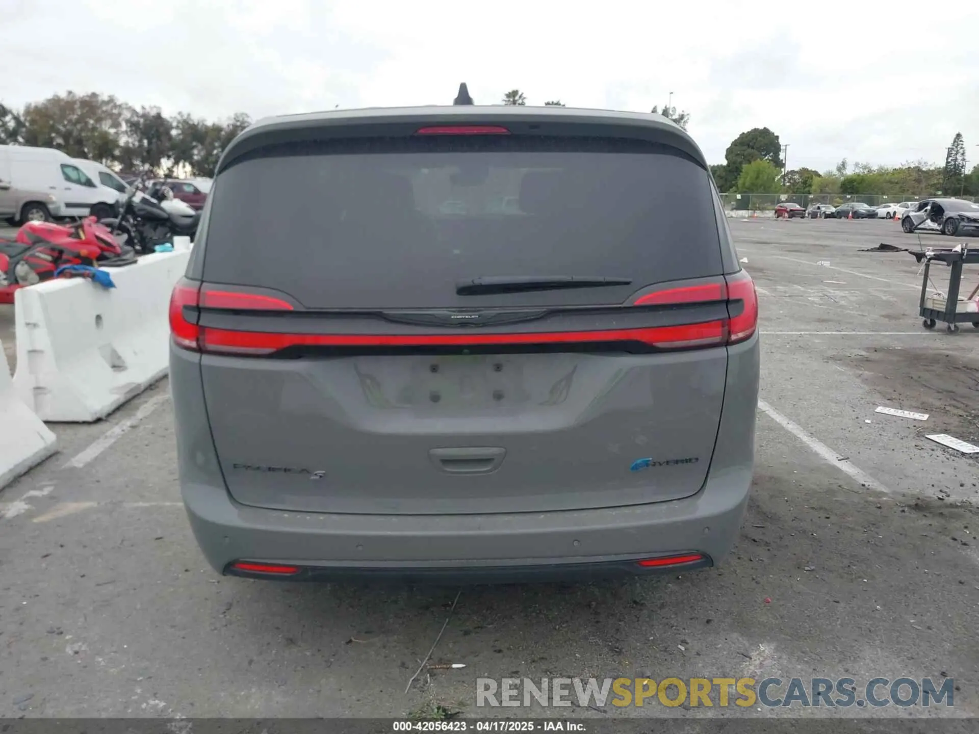 17 fotografías del automóvil dañado 2C4RC1L71PR584485 CHRYSLER PACIFICA HYBRID 2023