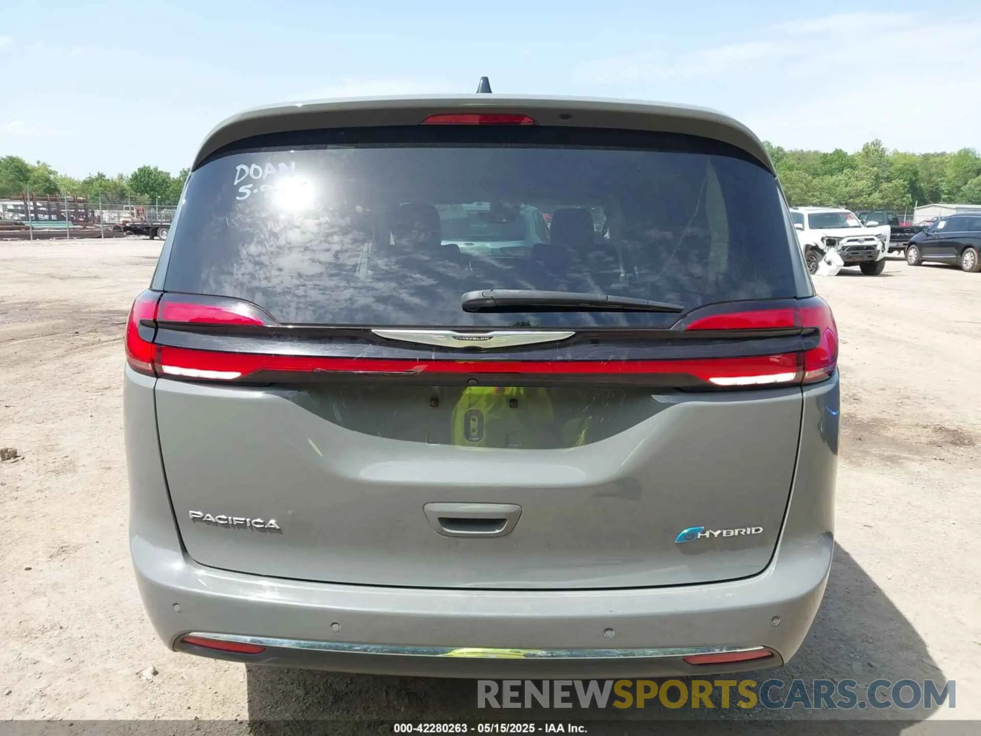 16 fotografías del automóvil dañado 2C4RC1L73PR522988 CHRYSLER PACIFICA HYBRID 2023