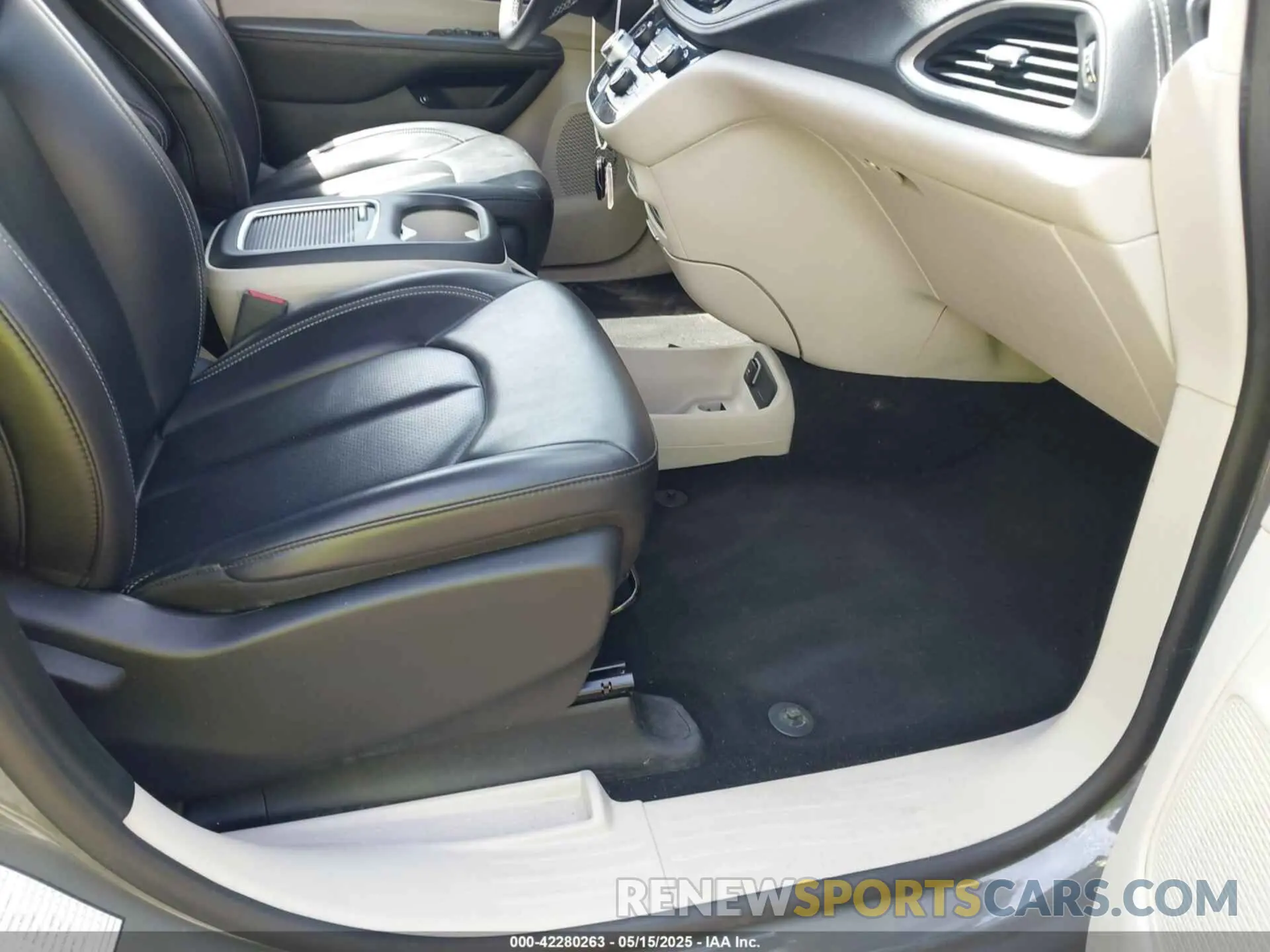 5 fotografías del automóvil dañado 2C4RC1L73PR522988 CHRYSLER PACIFICA HYBRID 2023