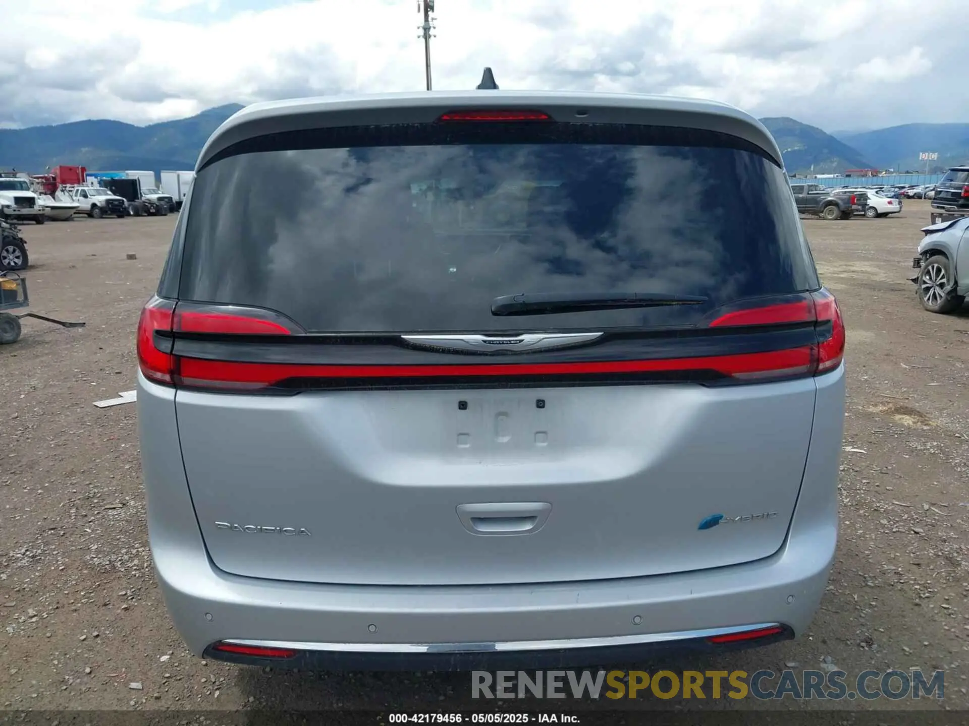 16 fotografías del automóvil dañado 2C4RC1L73PR626350 CHRYSLER PACIFICA HYBRID 2023