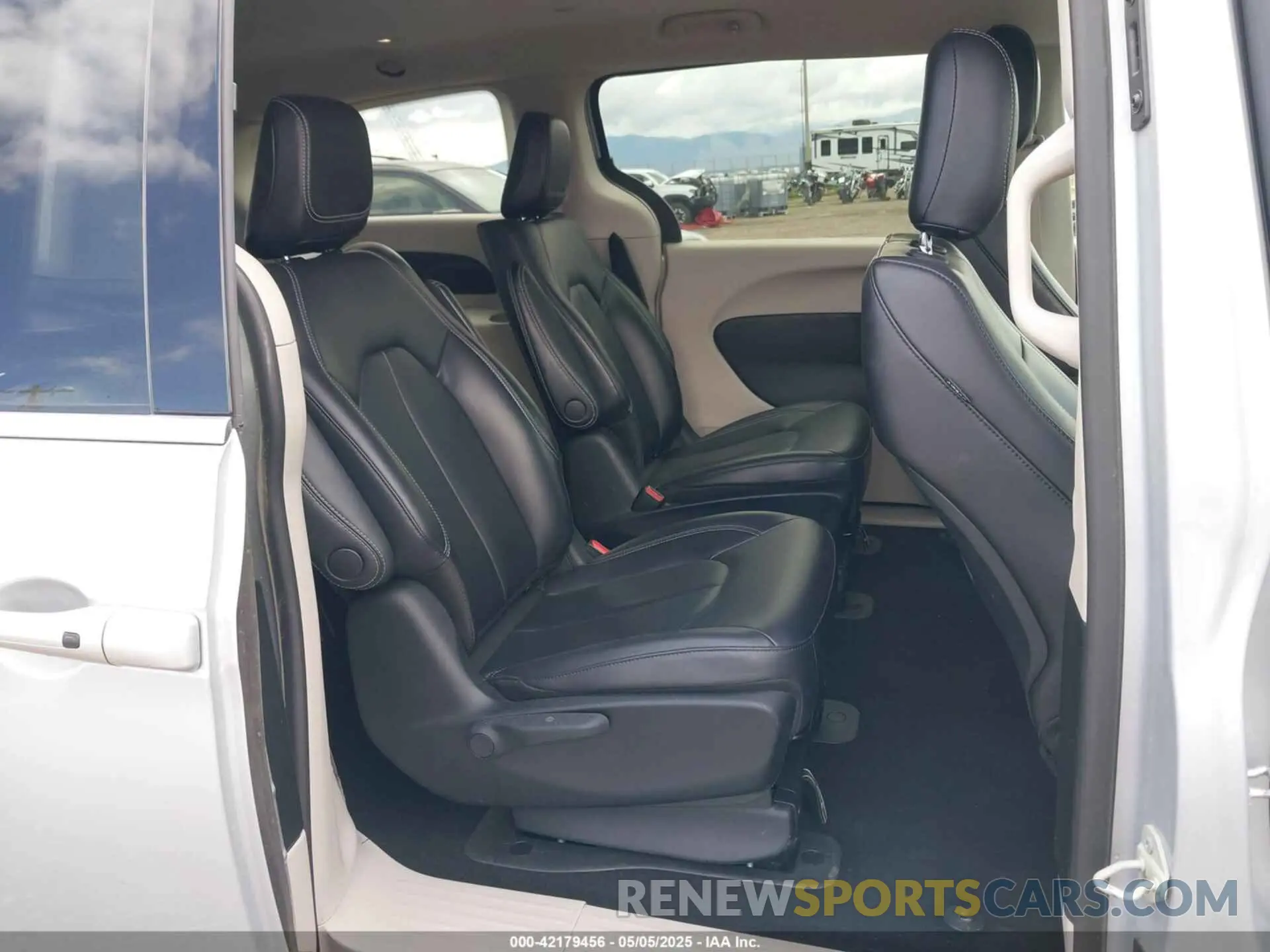 8 fotografías del automóvil dañado 2C4RC1L73PR626350 CHRYSLER PACIFICA HYBRID 2023