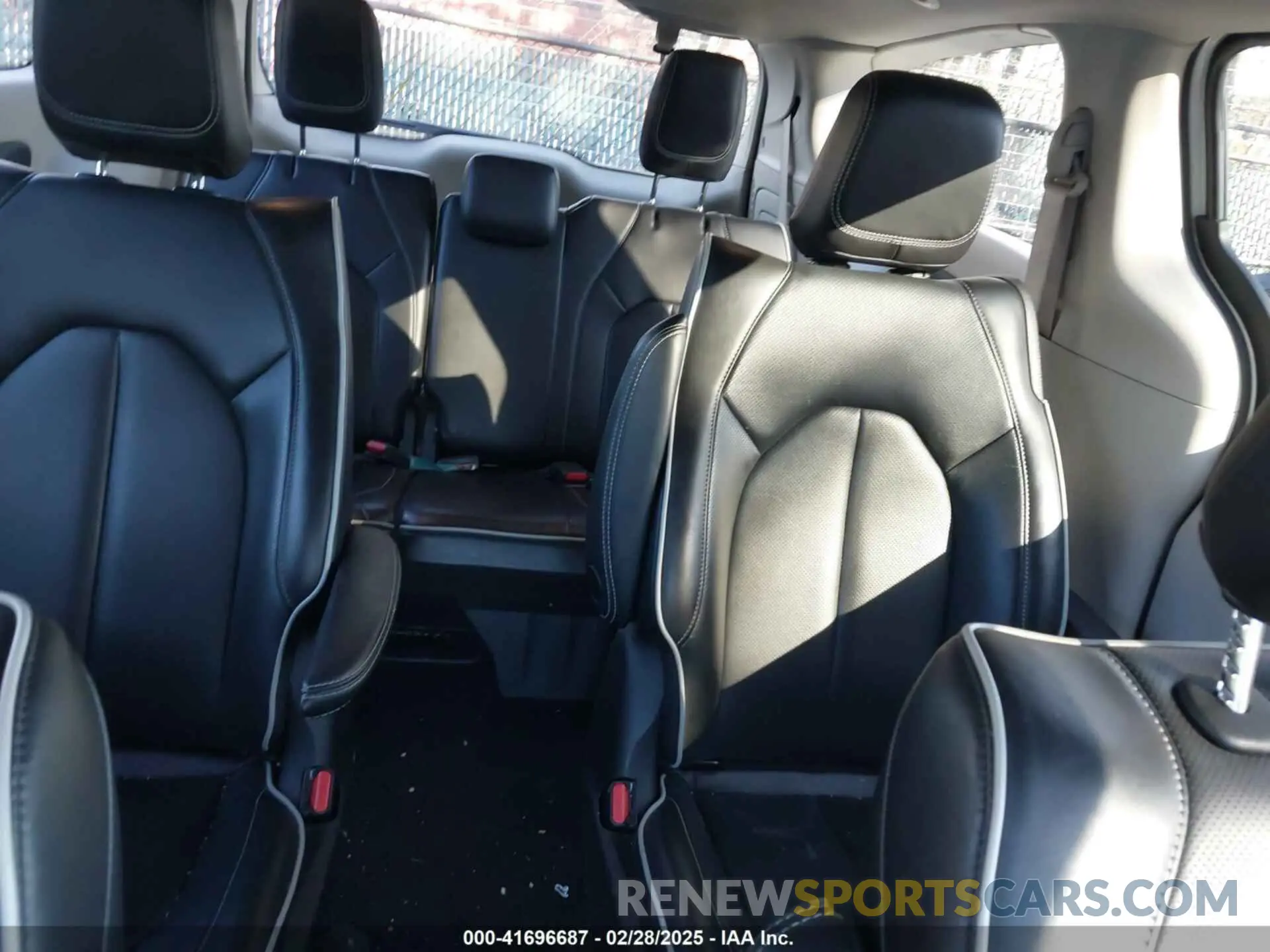 8 fotografías del automóvil dañado 2C4RC1S73PR626236 CHRYSLER PACIFICA HYBRID 2023