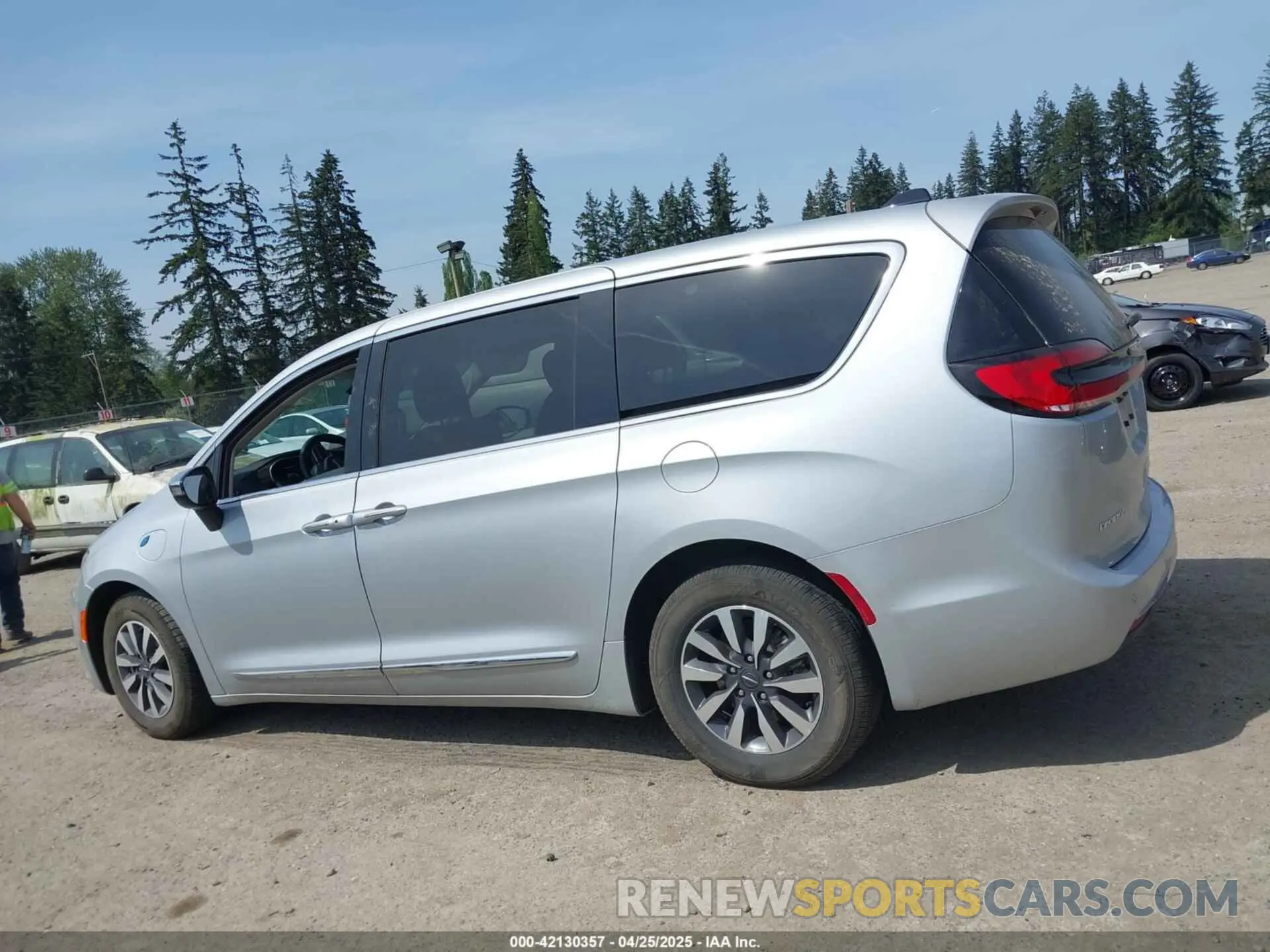 14 fotografías del automóvil dañado 2C4RC1S76PR618129 CHRYSLER PACIFICA HYBRID 2023
