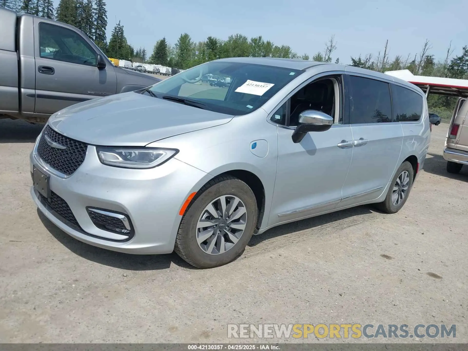 2 fotografías del automóvil dañado 2C4RC1S76PR618129 CHRYSLER PACIFICA HYBRID 2023