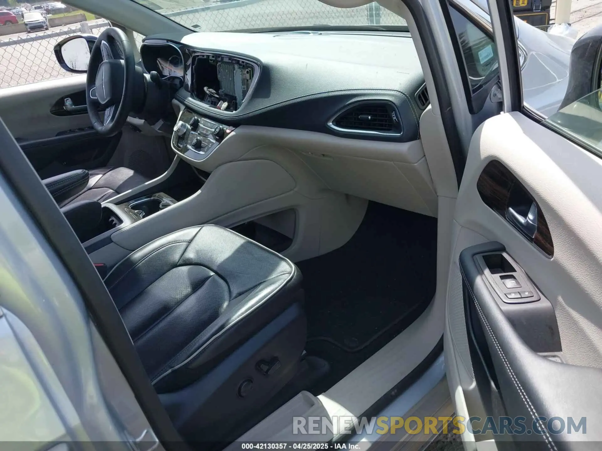 5 fotografías del automóvil dañado 2C4RC1S76PR618129 CHRYSLER PACIFICA HYBRID 2023