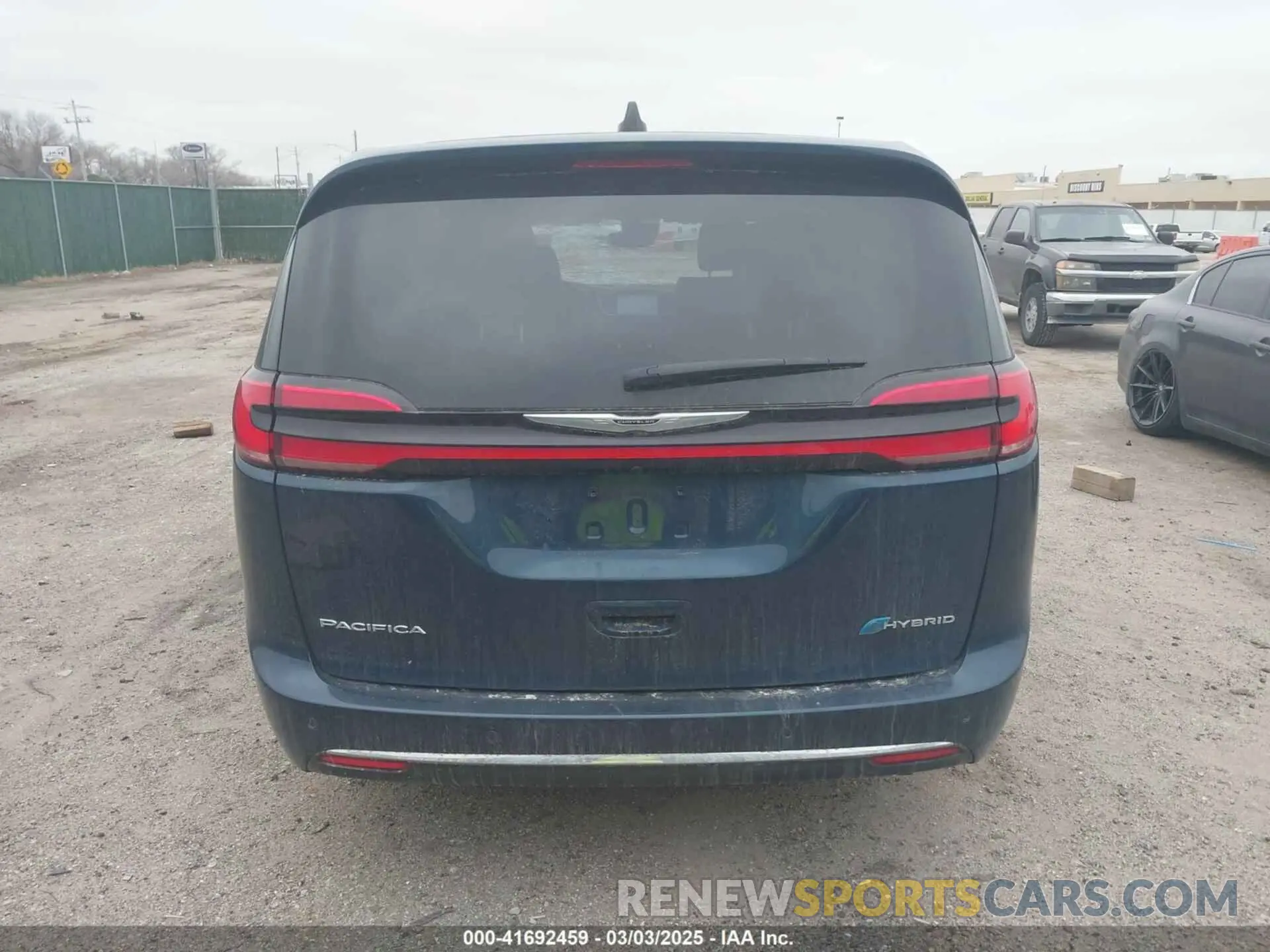 16 fotografías del automóvil dañado 2C4RC1S71RR102683 CHRYSLER PACIFICA HYBRID 2024