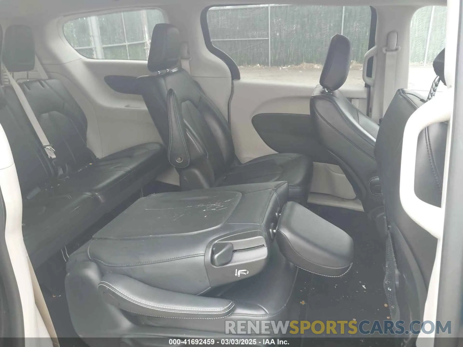 8 fotografías del automóvil dañado 2C4RC1S71RR102683 CHRYSLER PACIFICA HYBRID 2024