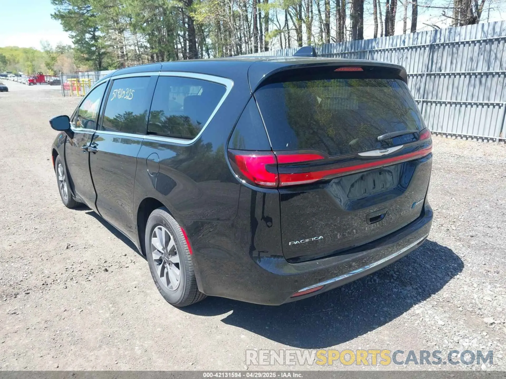 3 fotografías del automóvil dañado 2C4RC1S71RR156890 CHRYSLER PACIFICA HYBRID 2024