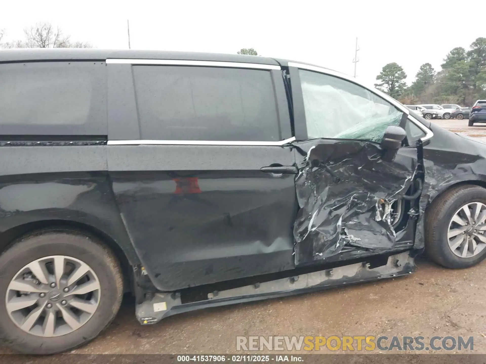 18 fotografías del automóvil dañado 2C4RC1S72RR144697 CHRYSLER PACIFICA HYBRID 2024