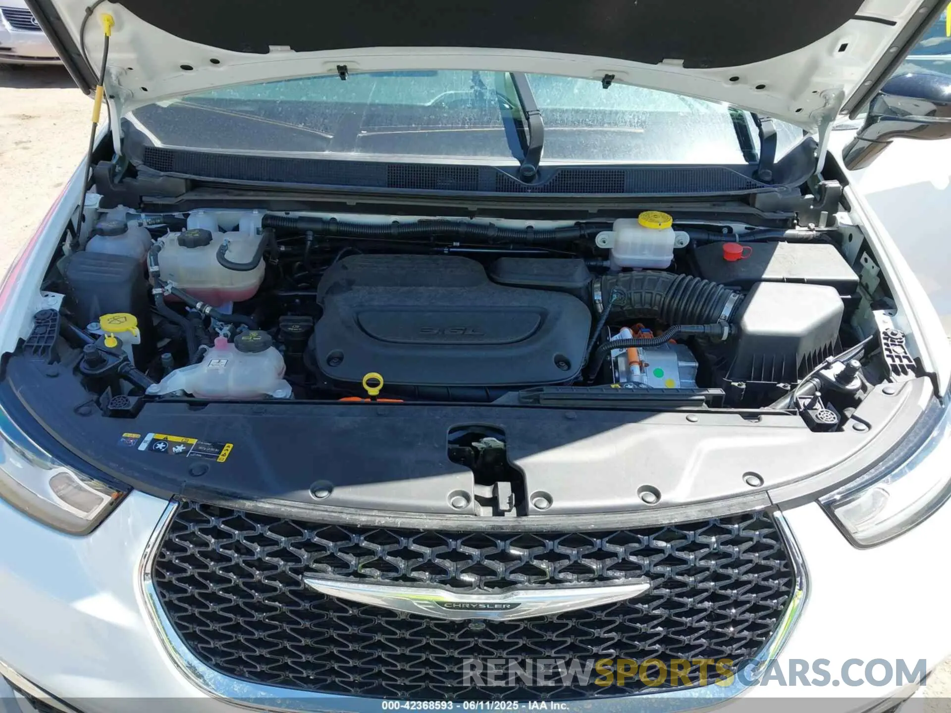10 fotografías del automóvil dañado 2C4RC1S74RR153420 CHRYSLER PACIFICA HYBRID 2024