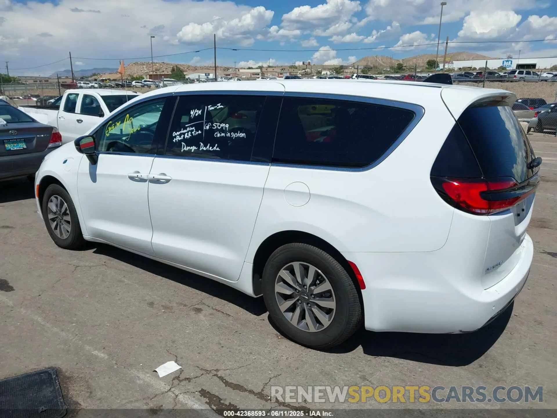 14 fotografías del automóvil dañado 2C4RC1S74RR153420 CHRYSLER PACIFICA HYBRID 2024