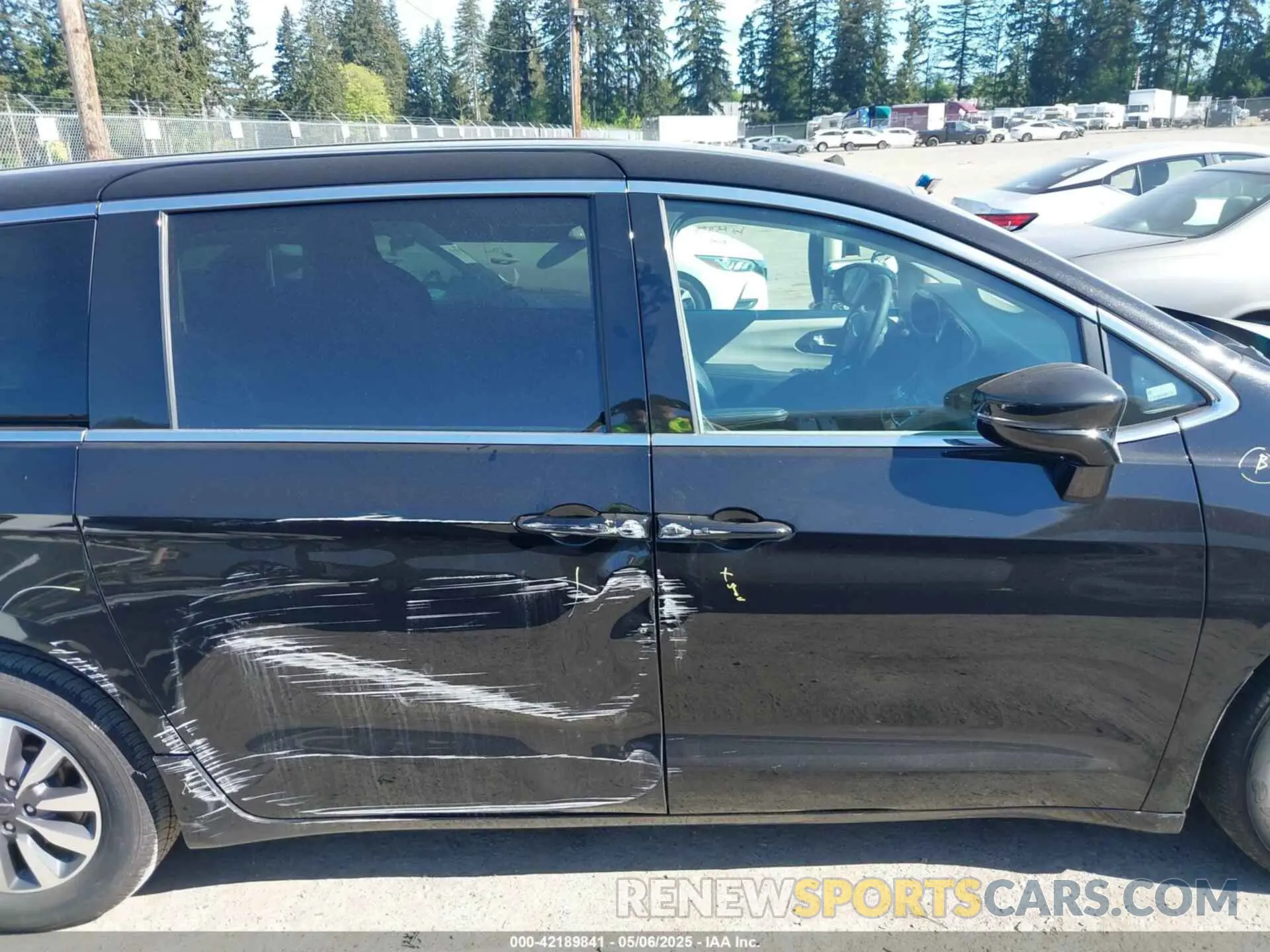 13 fotografías del automóvil dañado 2C4RC1S74RR166703 CHRYSLER PACIFICA HYBRID 2024