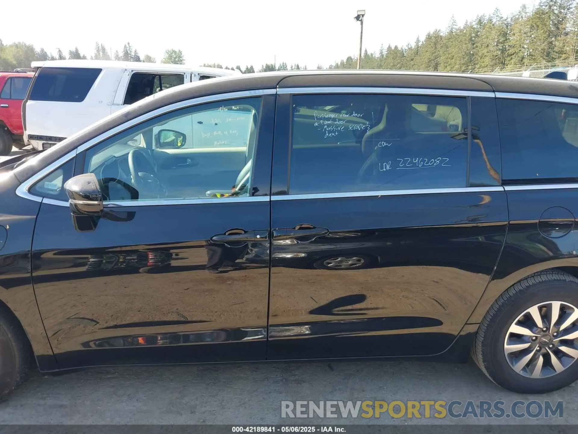 14 fotografías del automóvil dañado 2C4RC1S74RR166703 CHRYSLER PACIFICA HYBRID 2024