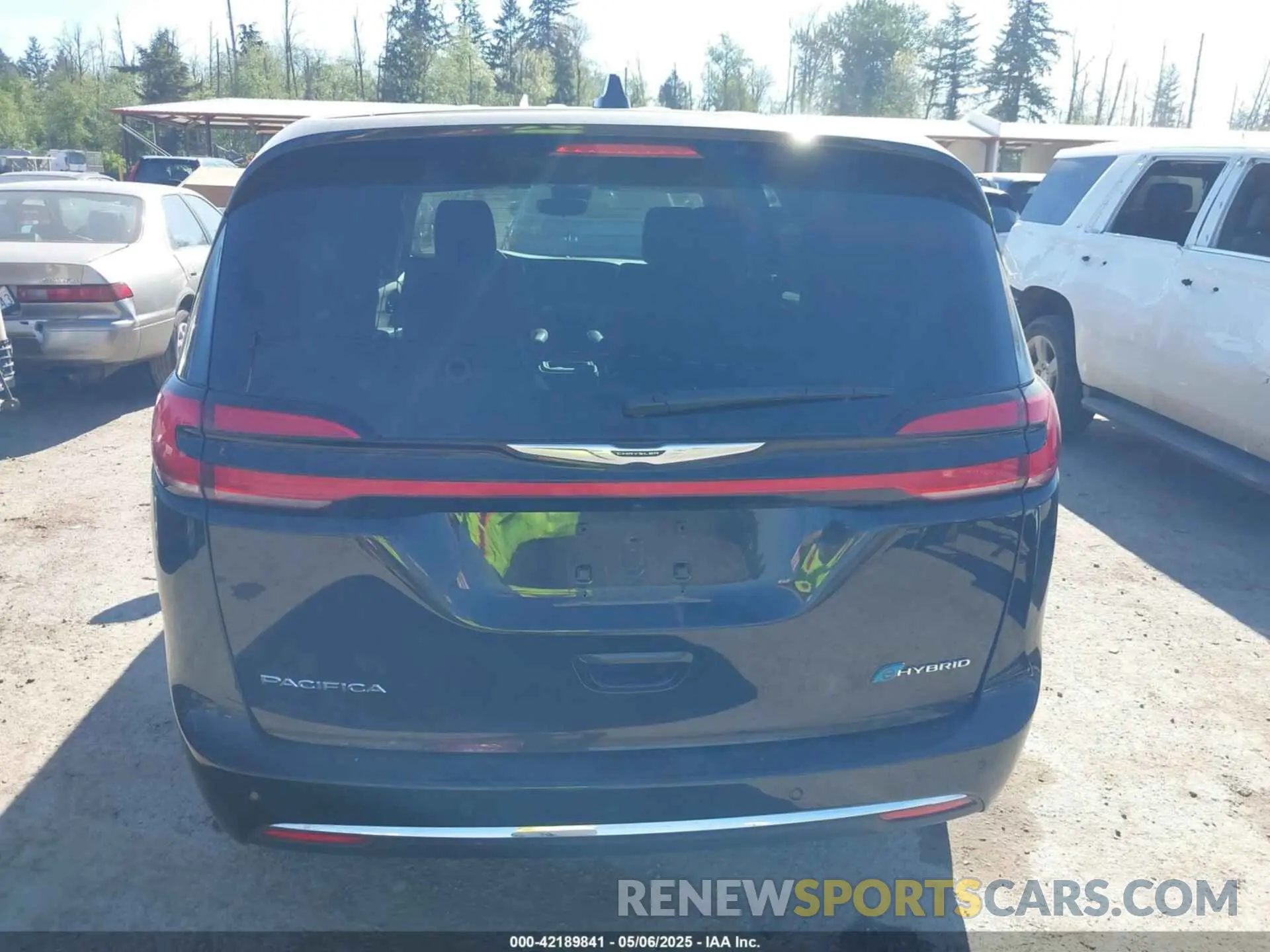 16 fotografías del automóvil dañado 2C4RC1S74RR166703 CHRYSLER PACIFICA HYBRID 2024