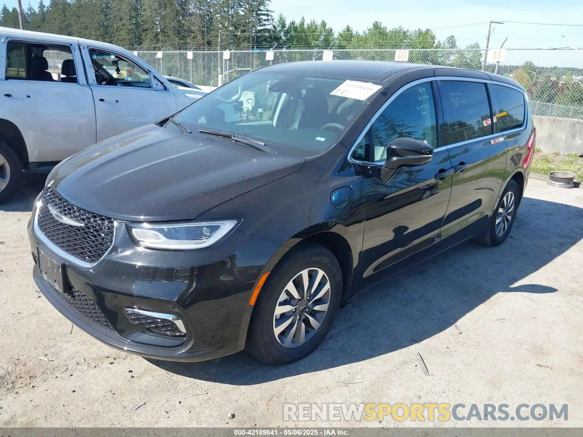 2 fotografías del automóvil dañado 2C4RC1S74RR166703 CHRYSLER PACIFICA HYBRID 2024