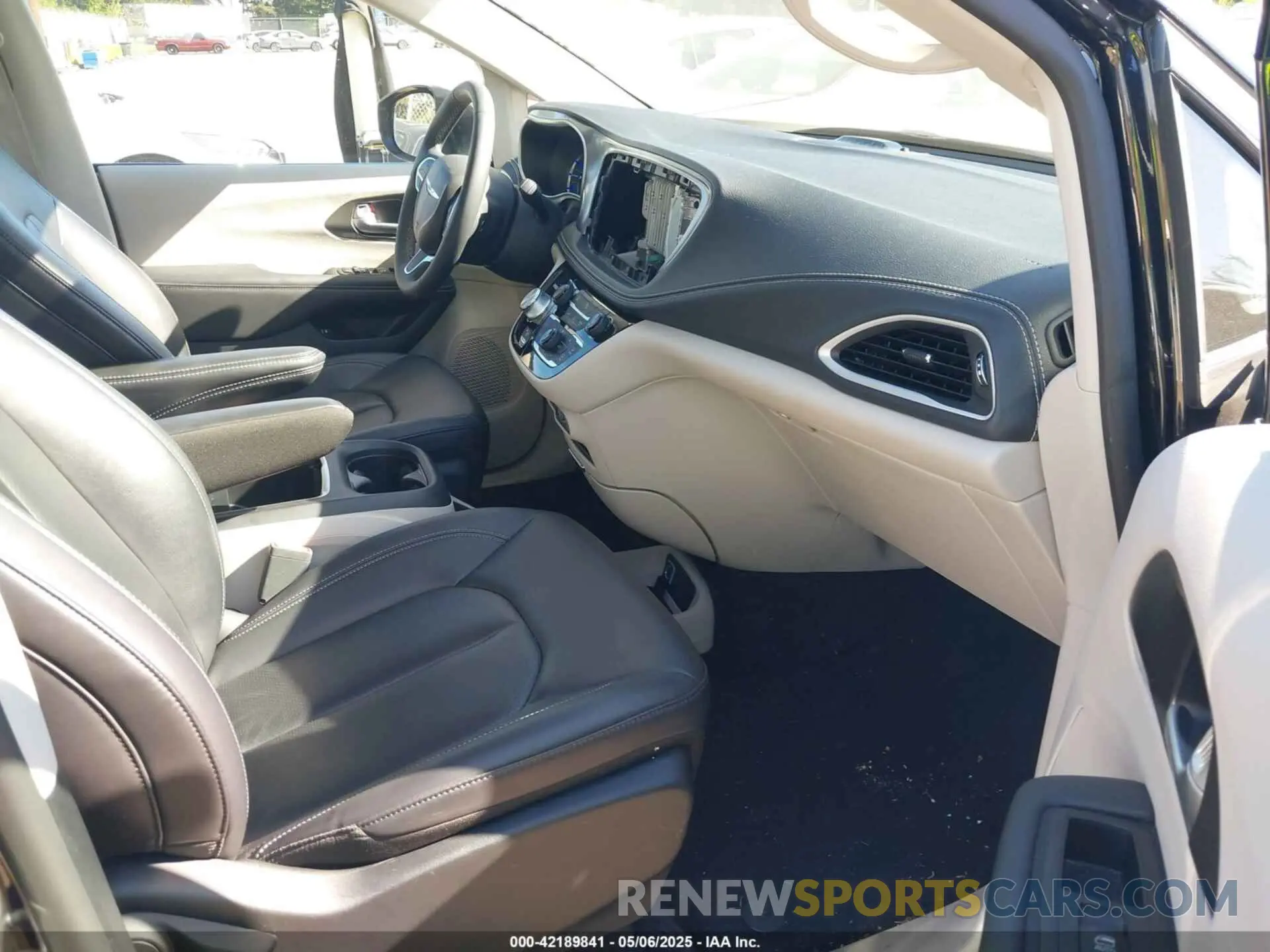 5 fotografías del automóvil dañado 2C4RC1S74RR166703 CHRYSLER PACIFICA HYBRID 2024