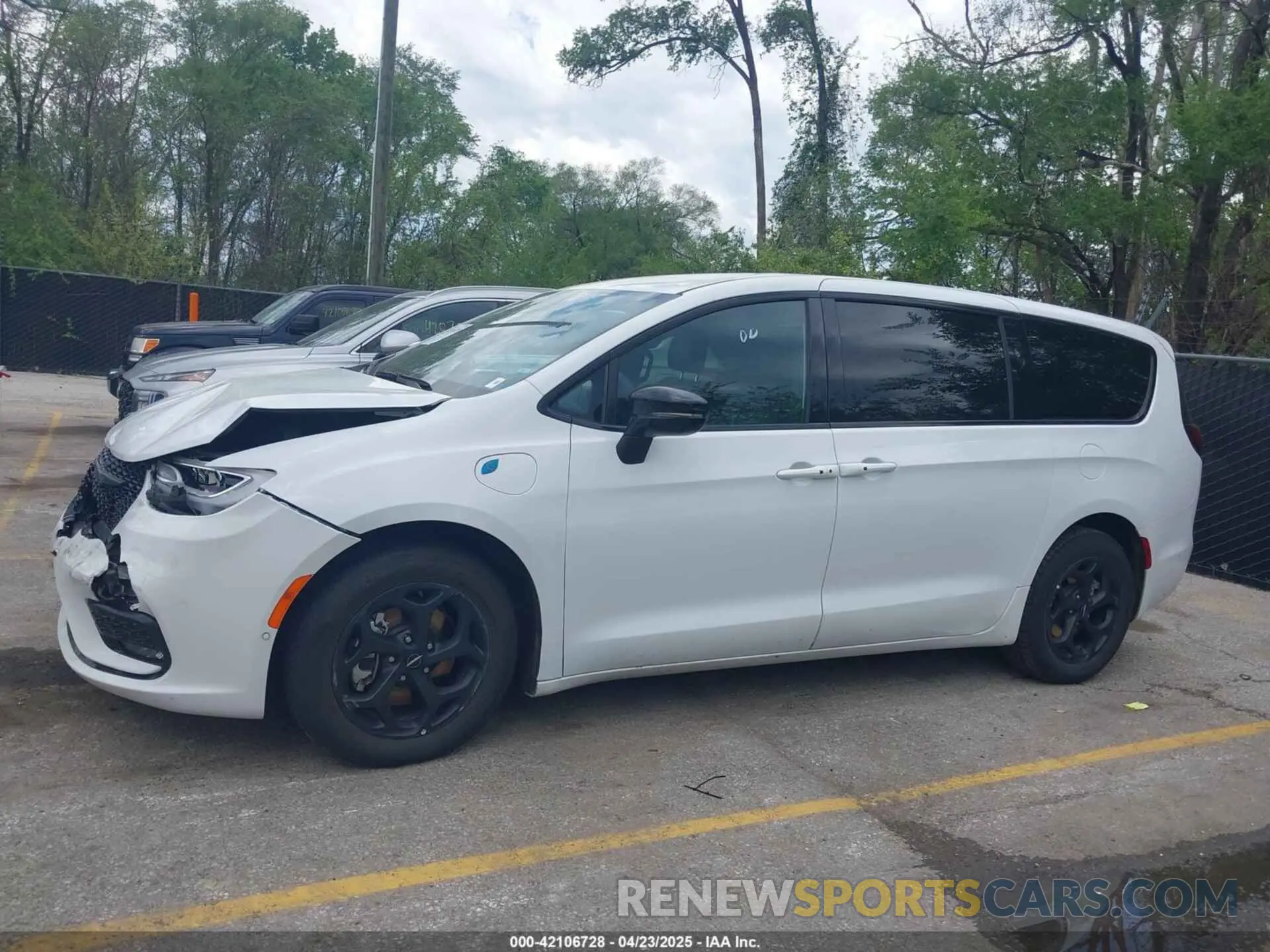 13 fotografías del automóvil dañado 2C4RC1S77RR111940 CHRYSLER PACIFICA HYBRID 2024