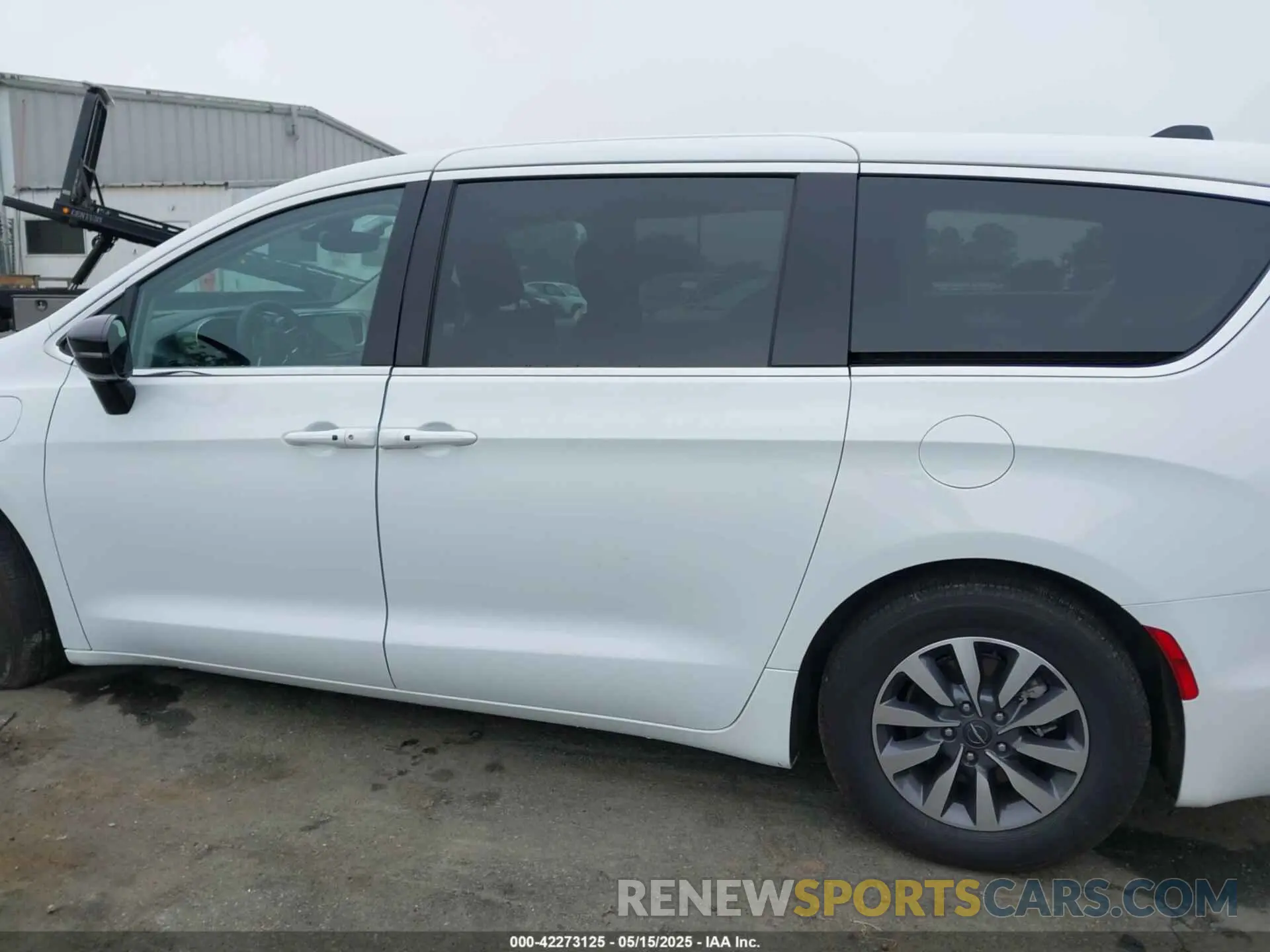 13 fotografías del automóvil dañado 2C4RC1S78RR150309 CHRYSLER PACIFICA HYBRID 2024