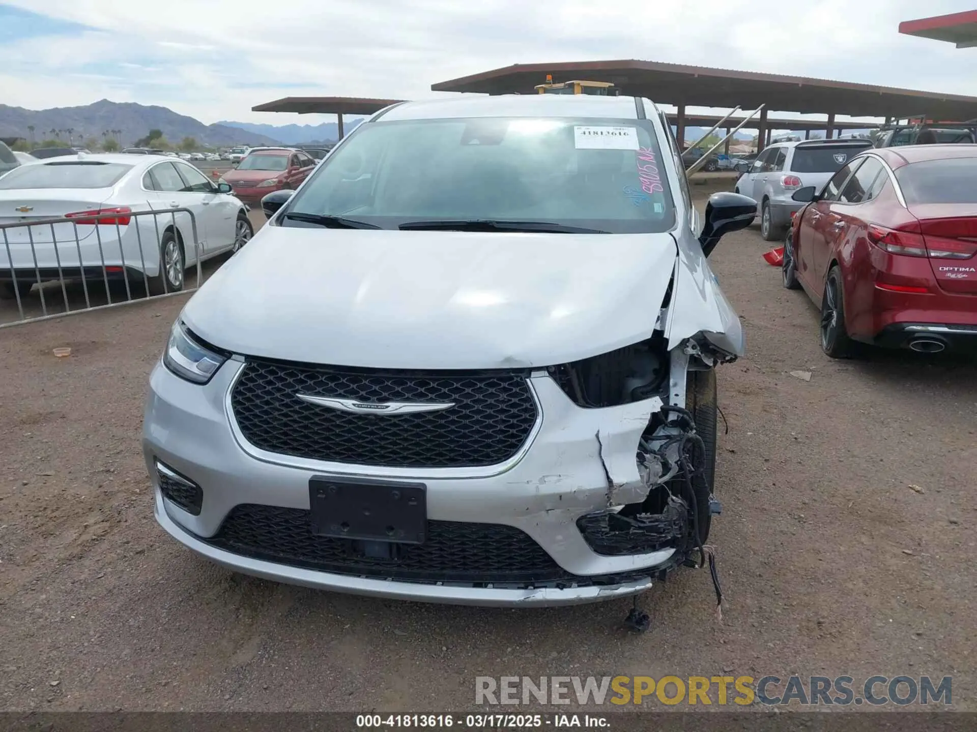 11 fotografías del automóvil dañado 2C4RC1S78RR188462 CHRYSLER PACIFICA HYBRID 2024