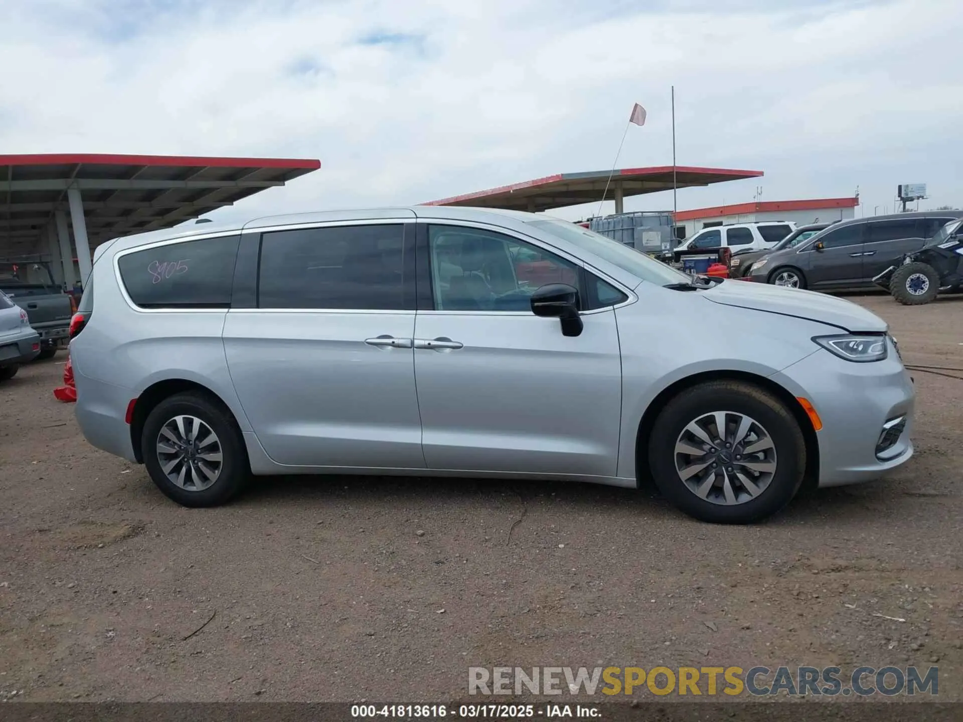 12 fotografías del automóvil dañado 2C4RC1S78RR188462 CHRYSLER PACIFICA HYBRID 2024