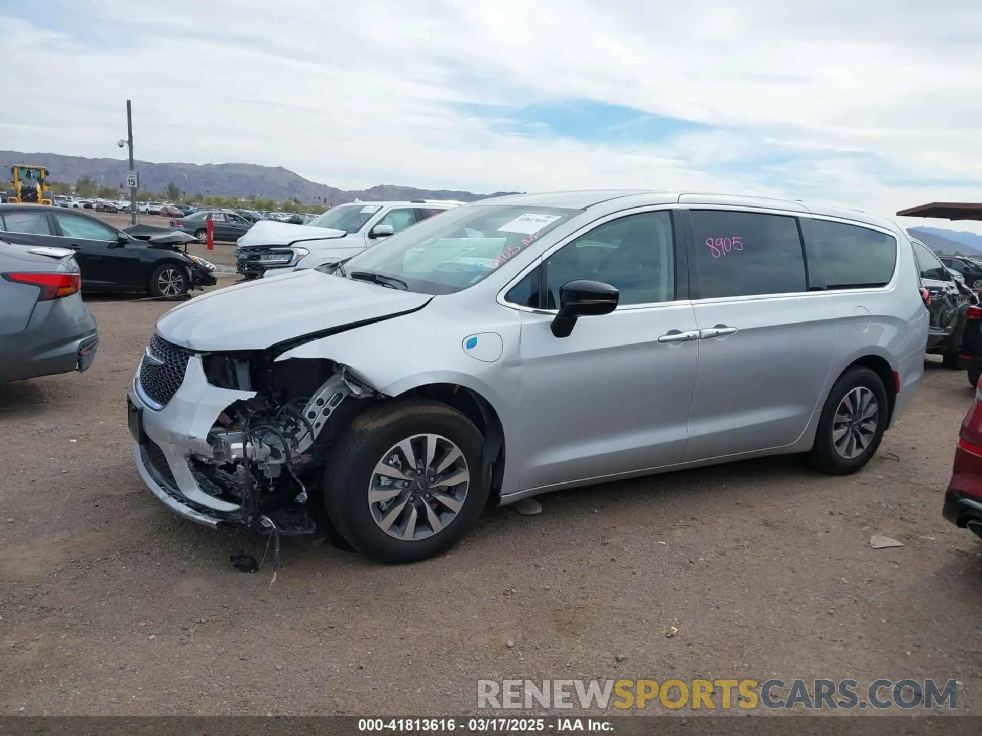 13 fotografías del automóvil dañado 2C4RC1S78RR188462 CHRYSLER PACIFICA HYBRID 2024