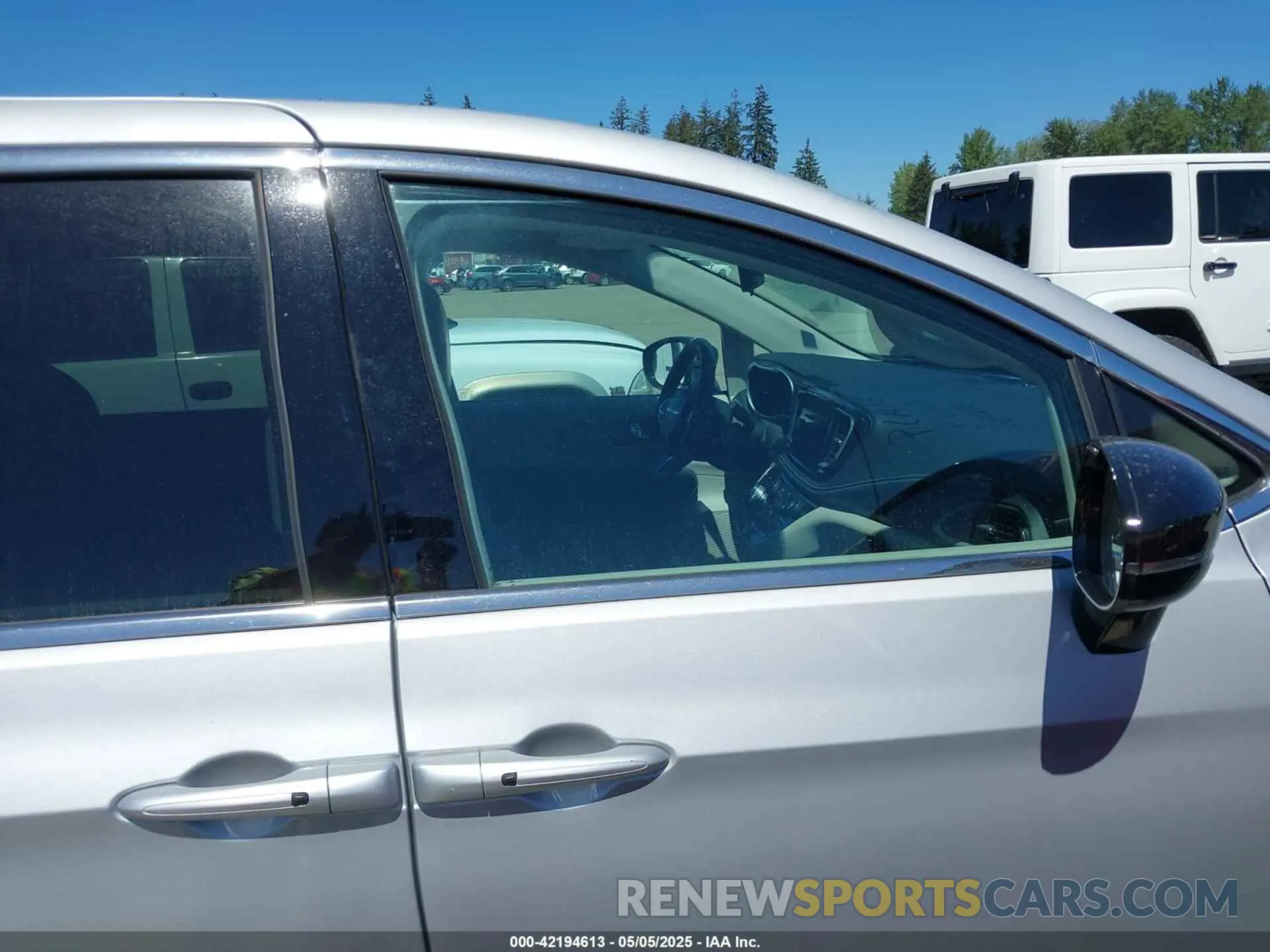 14 fotografías del automóvil dañado 2C4RC1S7XRR147332 CHRYSLER PACIFICA HYBRID 2024