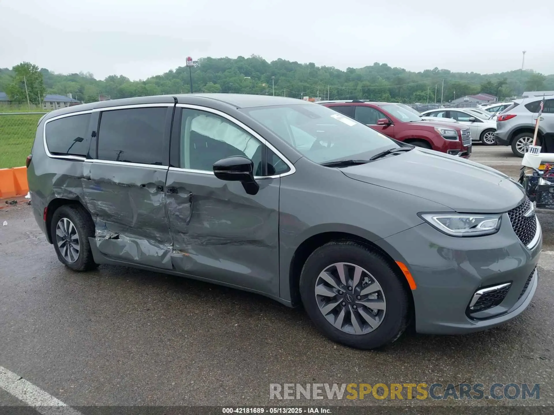 12 fotografías del automóvil dañado 2C4RC1S7XRR200143 CHRYSLER PACIFICA HYBRID 2024